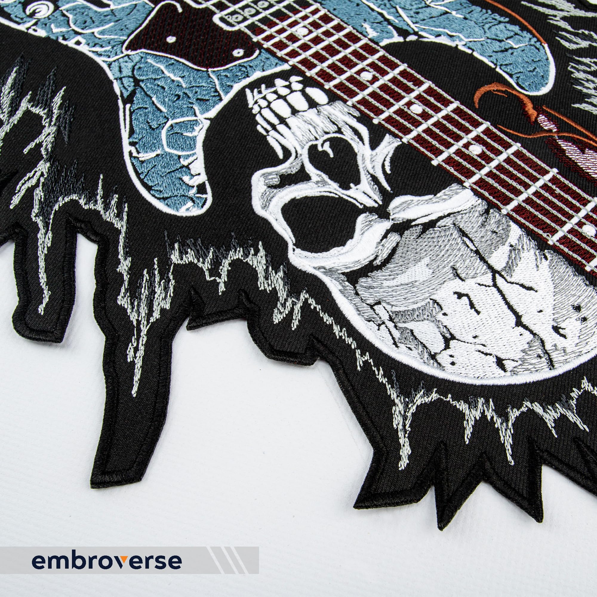 EMBROVERSE Rock Gitarre Totenkopf Rückenaufnäher, Bestickt zum Aufbügeln | Heavy Metal Rocker, Punk Band, Musikfestival Skelett Biker; Geschenk für Jeansjacken, Westen, Hoodies, Rucksäcke, Taschen