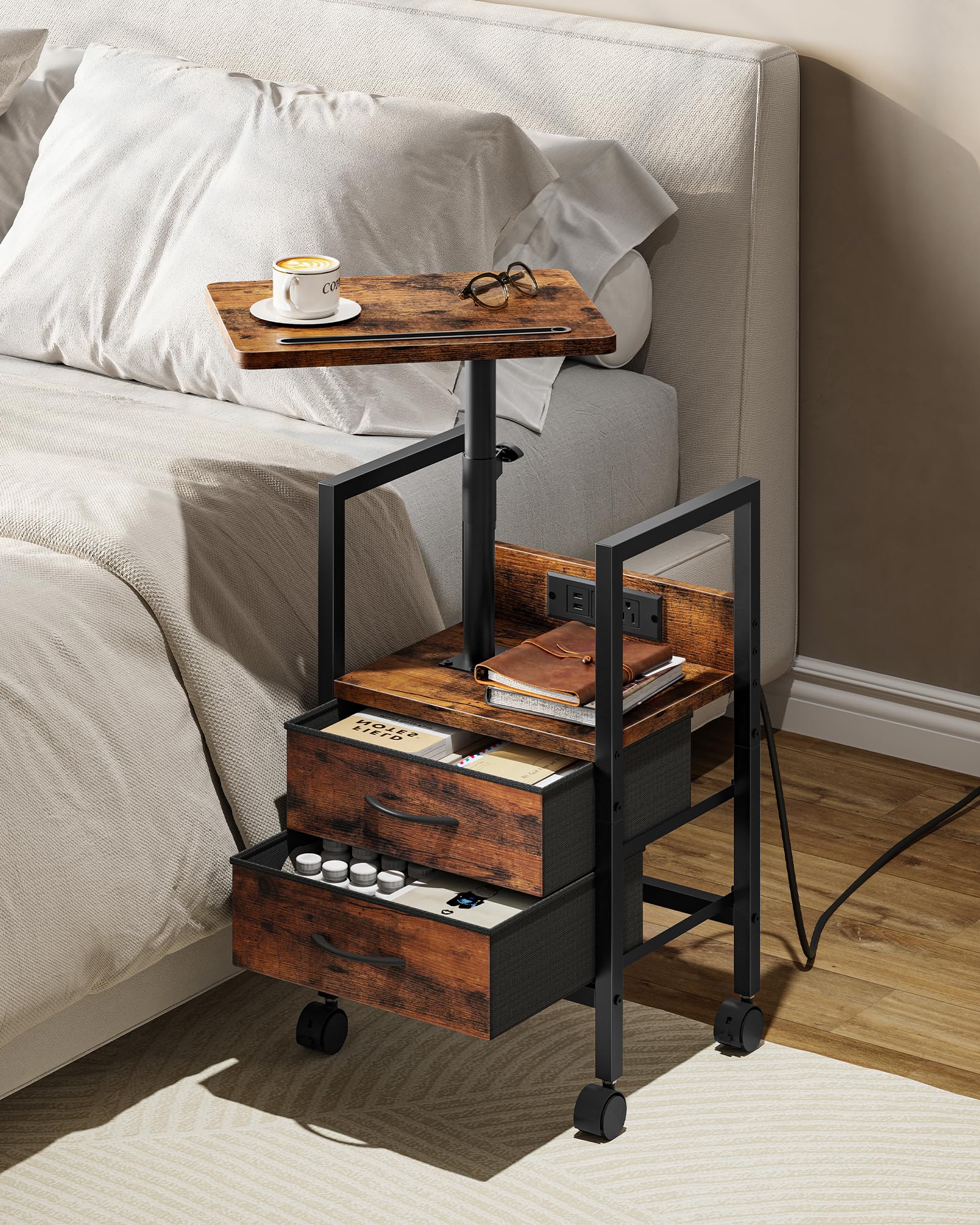 Mesa auxiliar de altura ajustable con mesa giratoria, mesa auxiliar con estación de carga, mesita de noche con cajones y ruedas de tela, mesita de noche para sala de estar, dormitorio, marrón rústico