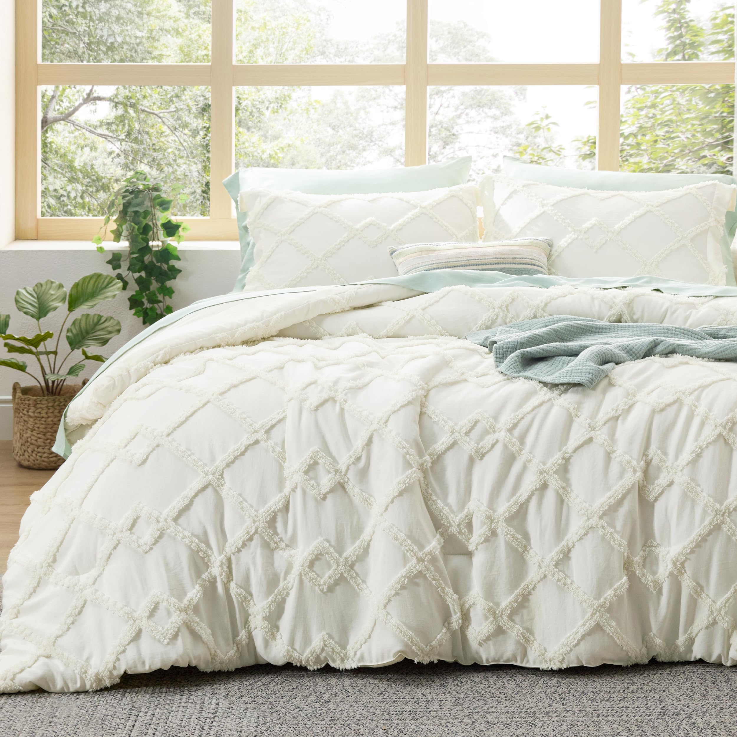 Bedsure Boho Comforter Set King - Ivory Tufted King Size Comforter, 3 Pieces Farmhouse-Style Embroidery Bed Set, Soft Fluffy Geometric Pattern Bedding for All Seasons
