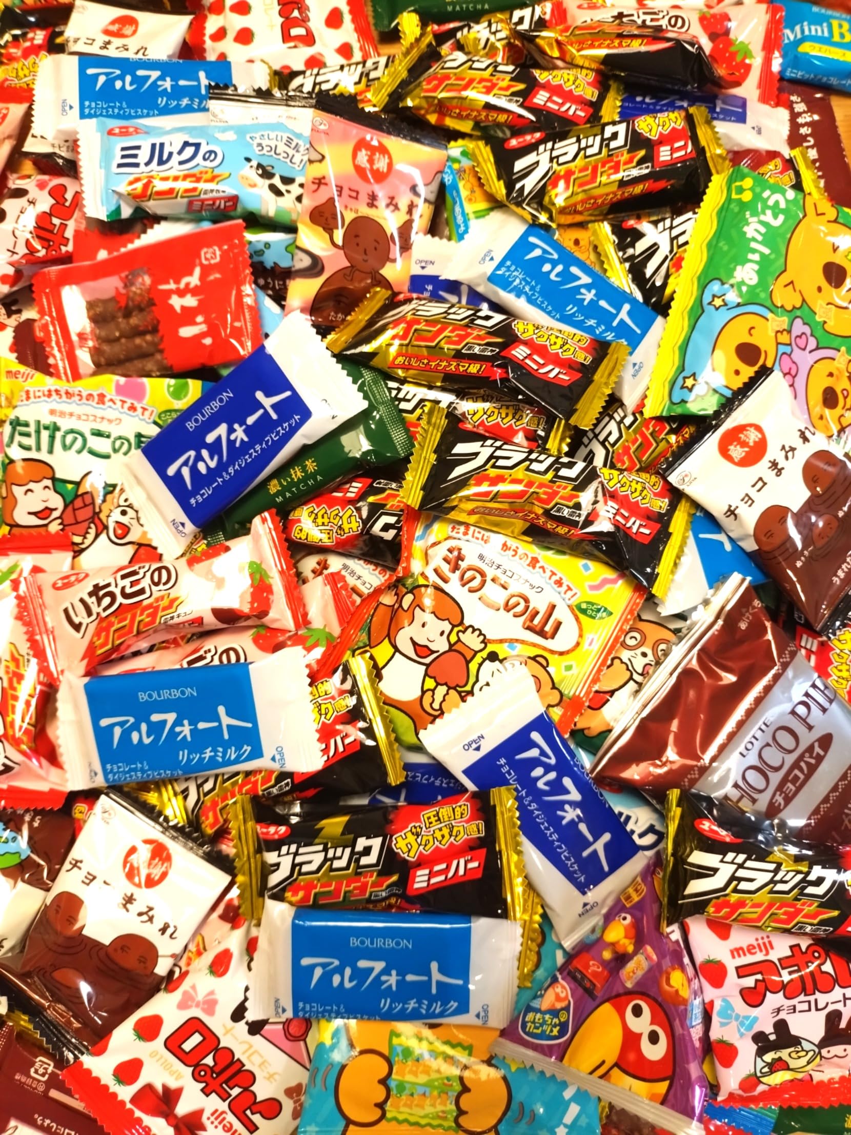 Amazon.co.jp: チョコレート お菓子 詰め合わせ【箱いっぱい60点セット