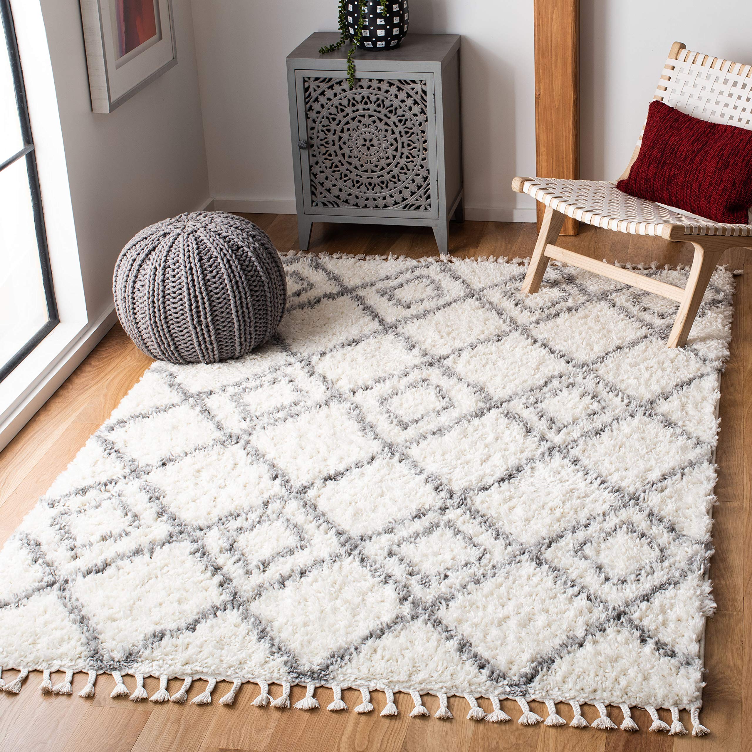 Safavieh Shaggy Indoor Woven Rectangle Area Rug, Moroccan Tassel Shag Collection, MTS335, in Ivory/Light Grey, 122 x 183 cm for Living Room, Bedroom or Any Indoor Space