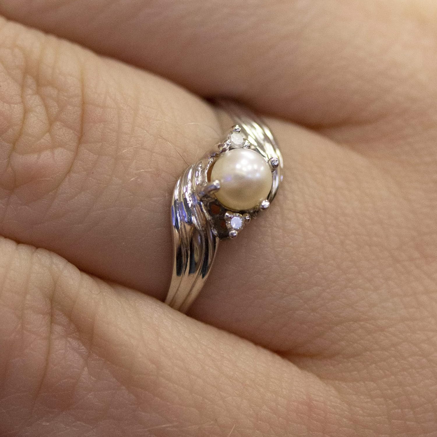 14k White Gold Freshwater Cultured Pearl And Diamond Ring