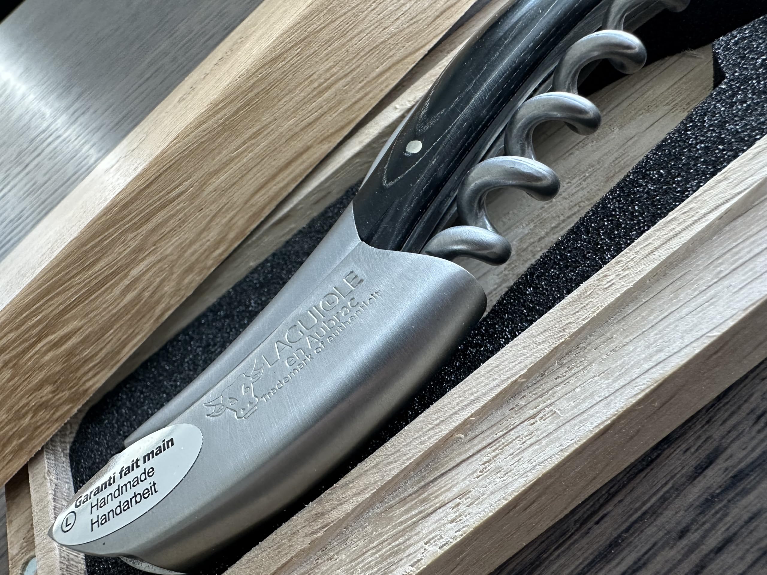 Laguiole En Aubrac Sommelier Kellner-Korkenzieher, Pakawood-Griff, Weinöffner mit Folienschneider und Flaschenöffner (schwarzes Pakawood)