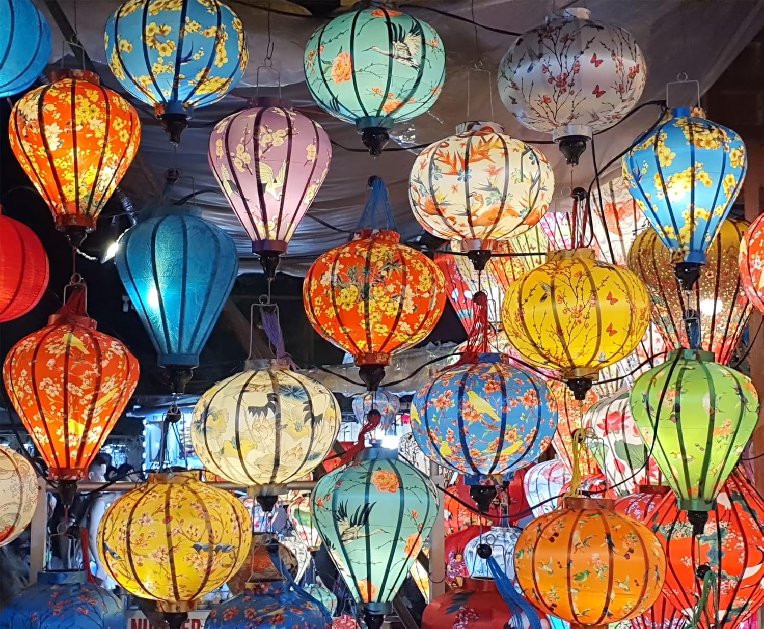 Set 30 pcs Vietnam Silk Lanterns 35 cm for Restaurant Decoration, Outdoor Party Decoration, Garden Party Decoration
