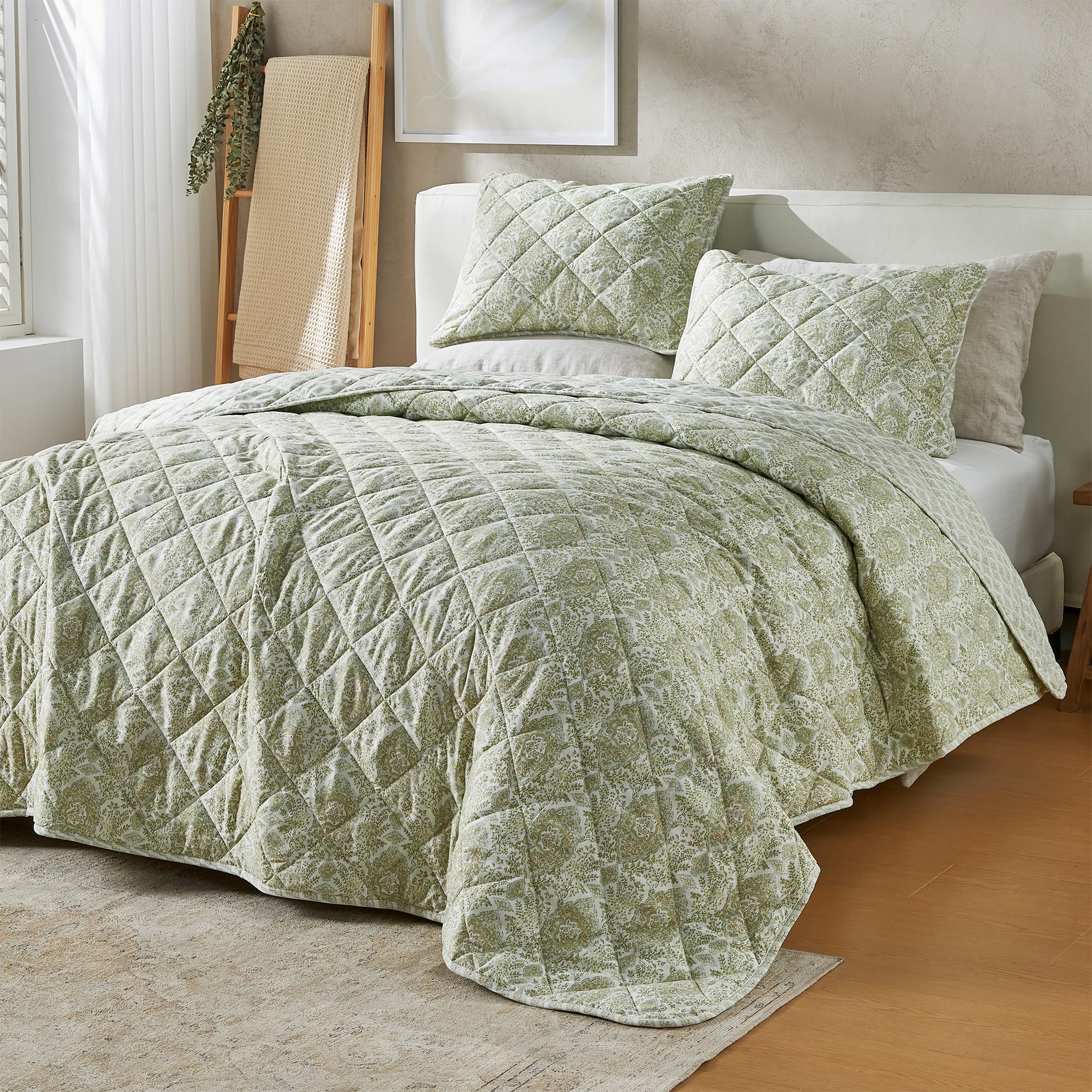 King Quilt Set with Shams, Green Floral Decor Bedding Set, All-Season, Lightweight Bedspreads. Reversible, Boho Bedding. (King, Green Floral)