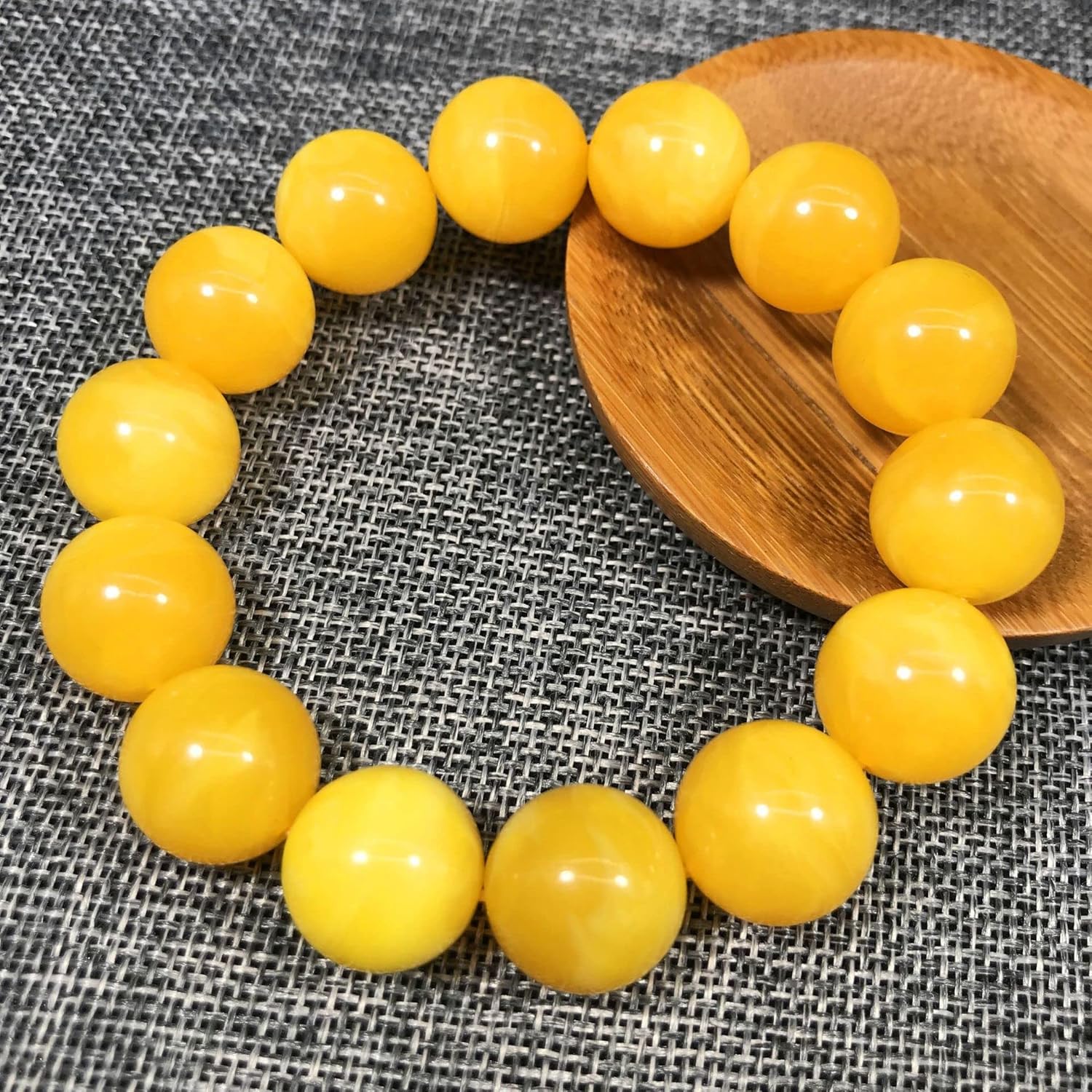 1Pcs二代荧光浮盐水蜜蜡手串男女款鸡油黄飘花佛珠手链(18mm13颗)
