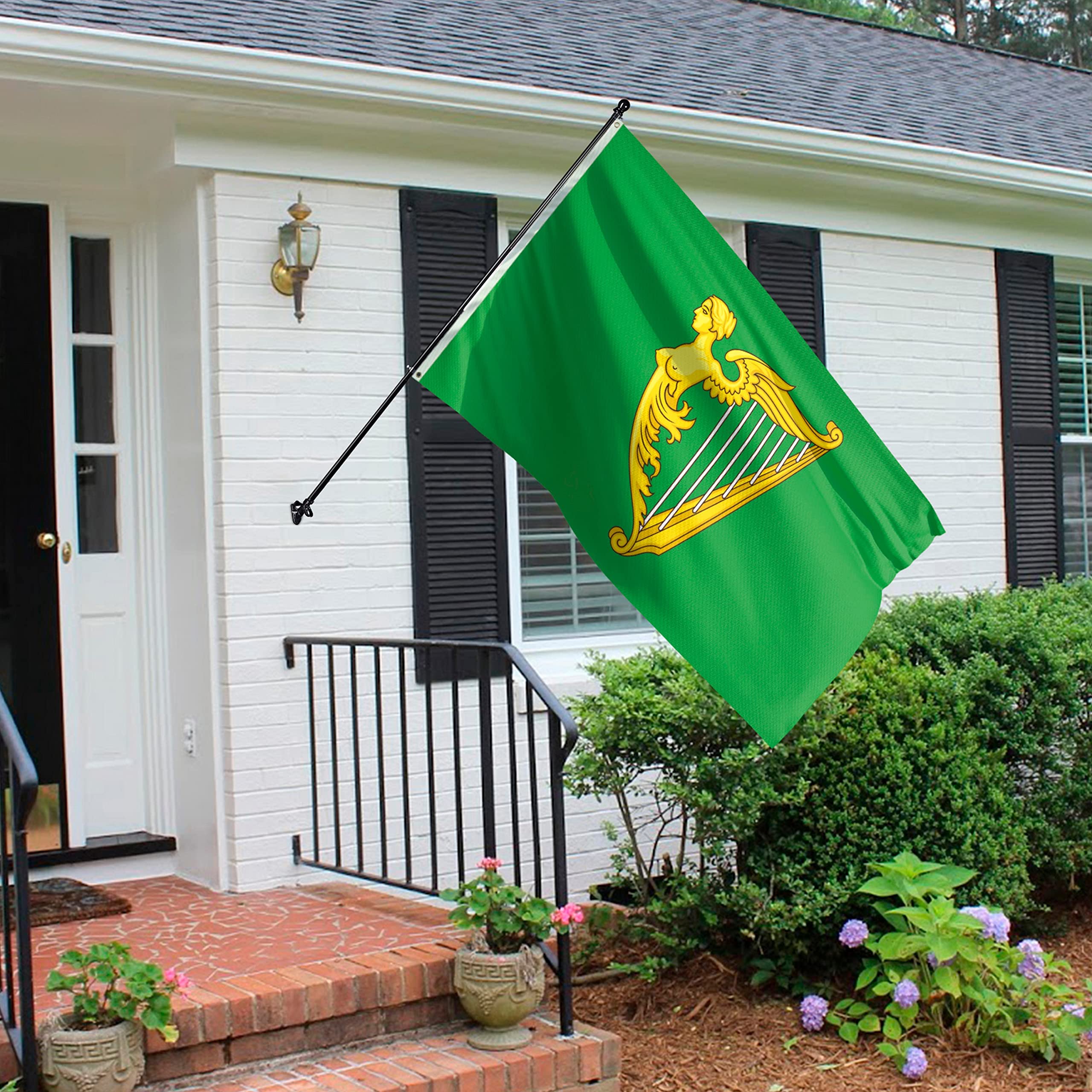 Bandiera Di Ricamo. Tessuto Ricamato Di Un'emblema Sarki. Stemma