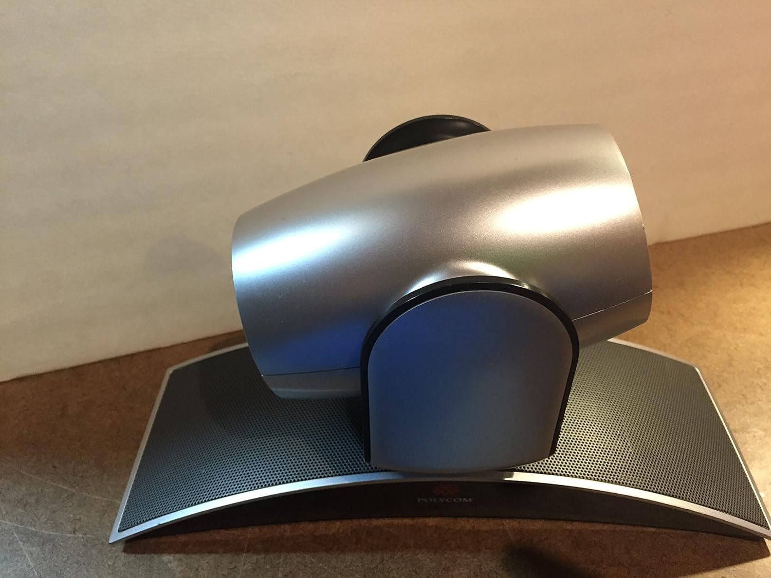 Polycom 7200-23130-001 HDX 7000-720: HDX 7000 HD codec, EagleEye camera, HDX mic array, Eng rmt. Cables: 2 compon . . . MSRP: $9,999