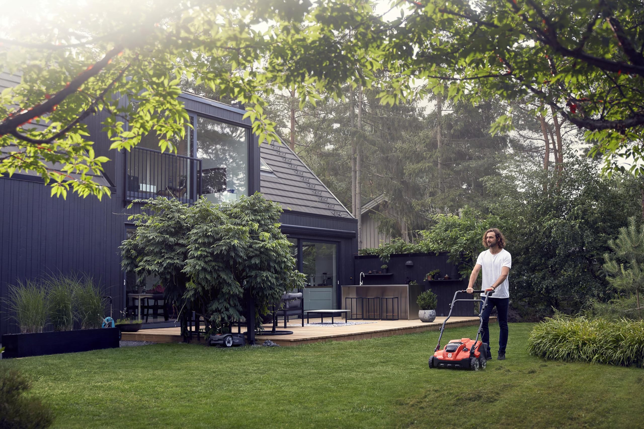 Scarificateur sans Fil Husqvarna S138i, 36 V, Largeur 37,5 cm, Profondeur réglable, poignée Pliable, 2 Batteries, Mode Save™. Batterie et Chargeur Inclus.