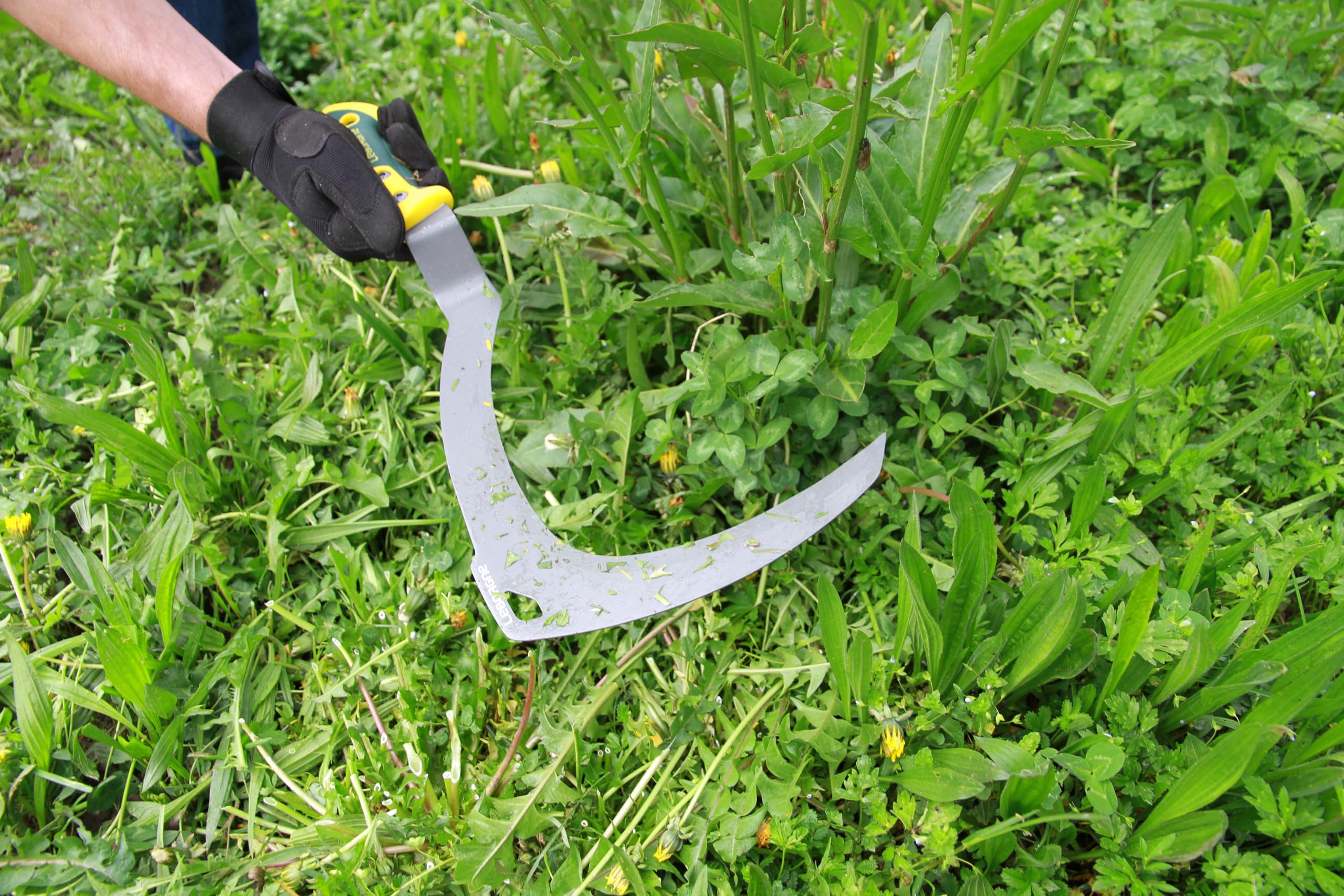 Faucille à broussailles coudée 50 cm Duopro – lame inox trempée 50-55 HRC – manche bi-matière – débroussaillage et fauchage précis