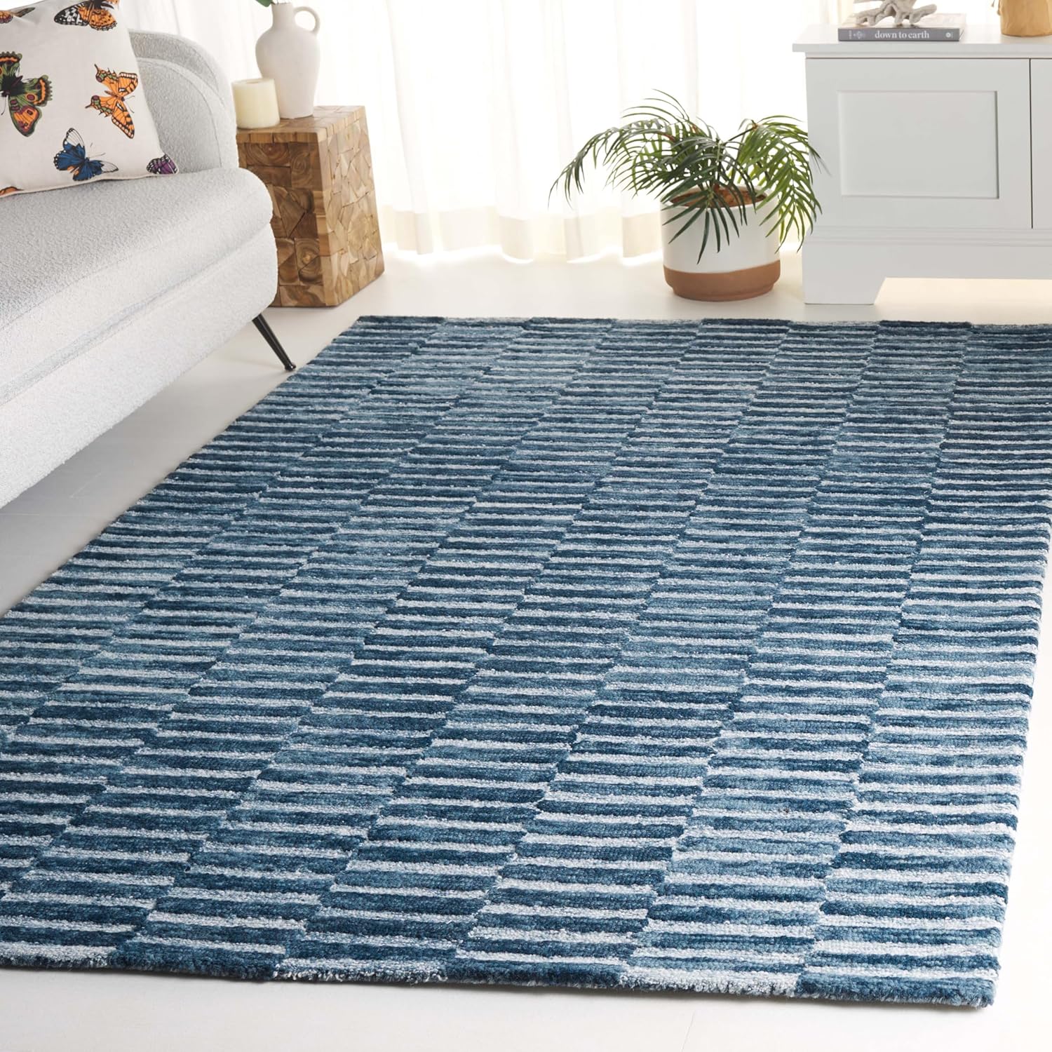 SAFAVIEH Ebony Collection Accent Rug - 3' x 5', Navy & Light Blue, Handmade Wool, Ideal for The Living Room, Bedroom, Dining Room (EBN751N-3)