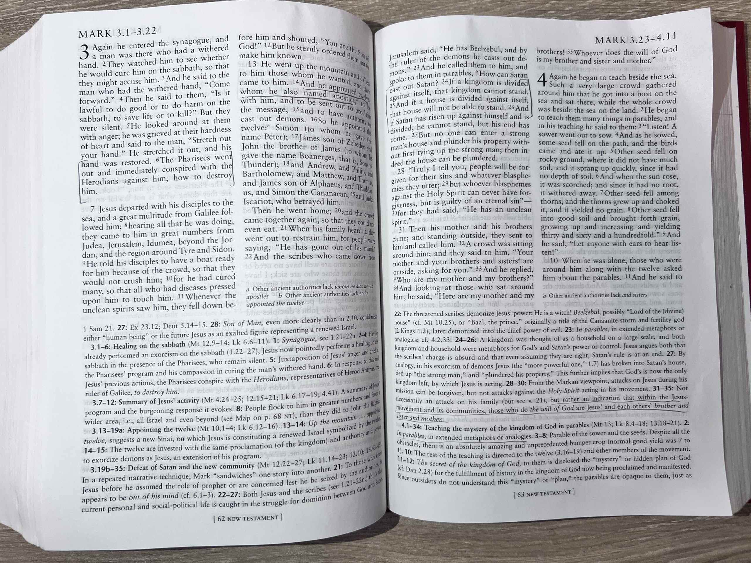The New Oxford Annotated Bible with the Apocrypha Augmented Third Edition New Revised Standard Version product thumbnail 7