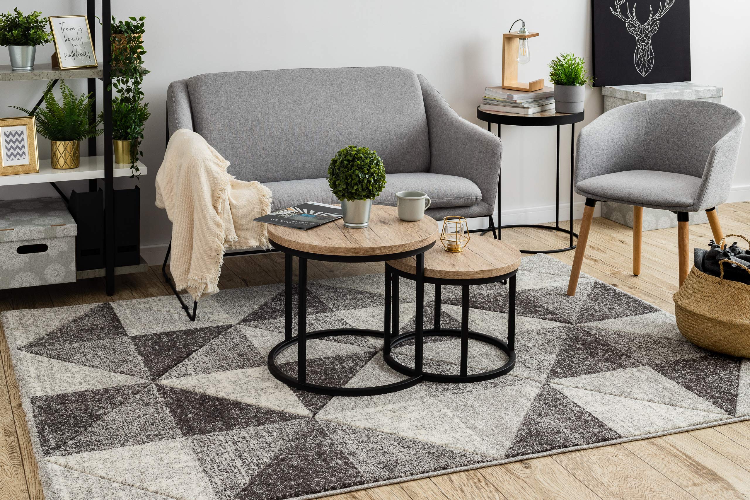 Tapis Feel Triangles anti-poussière et confortable pour grand salon familial