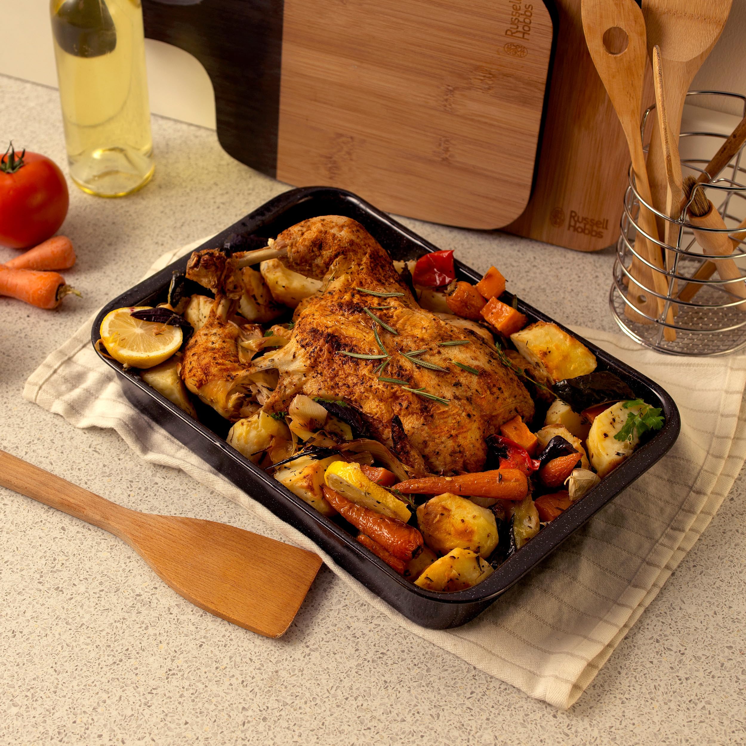 Russell Hobbs CW12611 Romano Vitreous Durable Enamel Roaster, 36 cm, Black, Dishwasher Safe, Rectangular Roasting Tin for Vegetables and Meat, Oven Safe Up To 230 Degrees, 36 x 25 x 4 cm