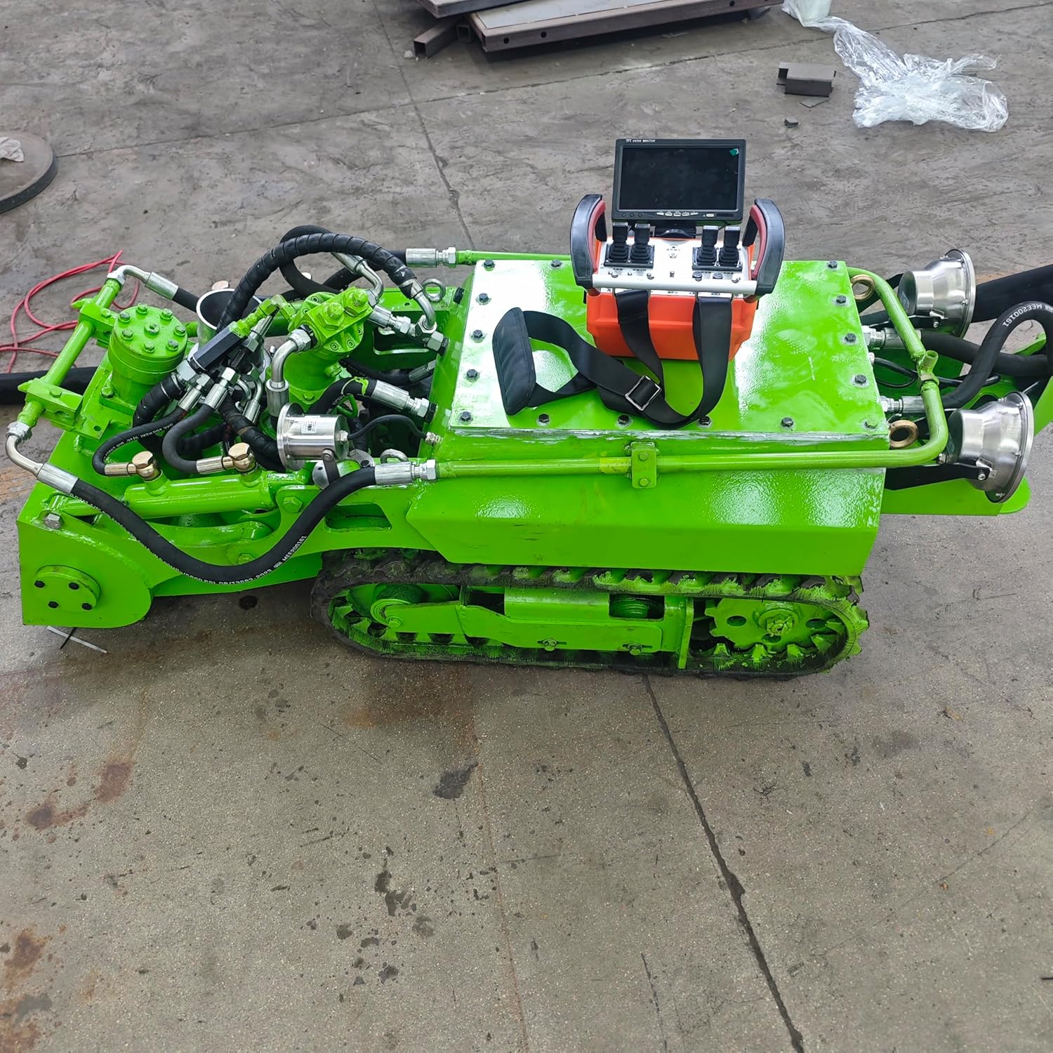 Desilting Robot for River, Pond and Lake Sediment Removal, Intelligent Underwater Dredging Robot, Remote-Controlled Submersible Desilting Machine for Municipal and Industrial Use