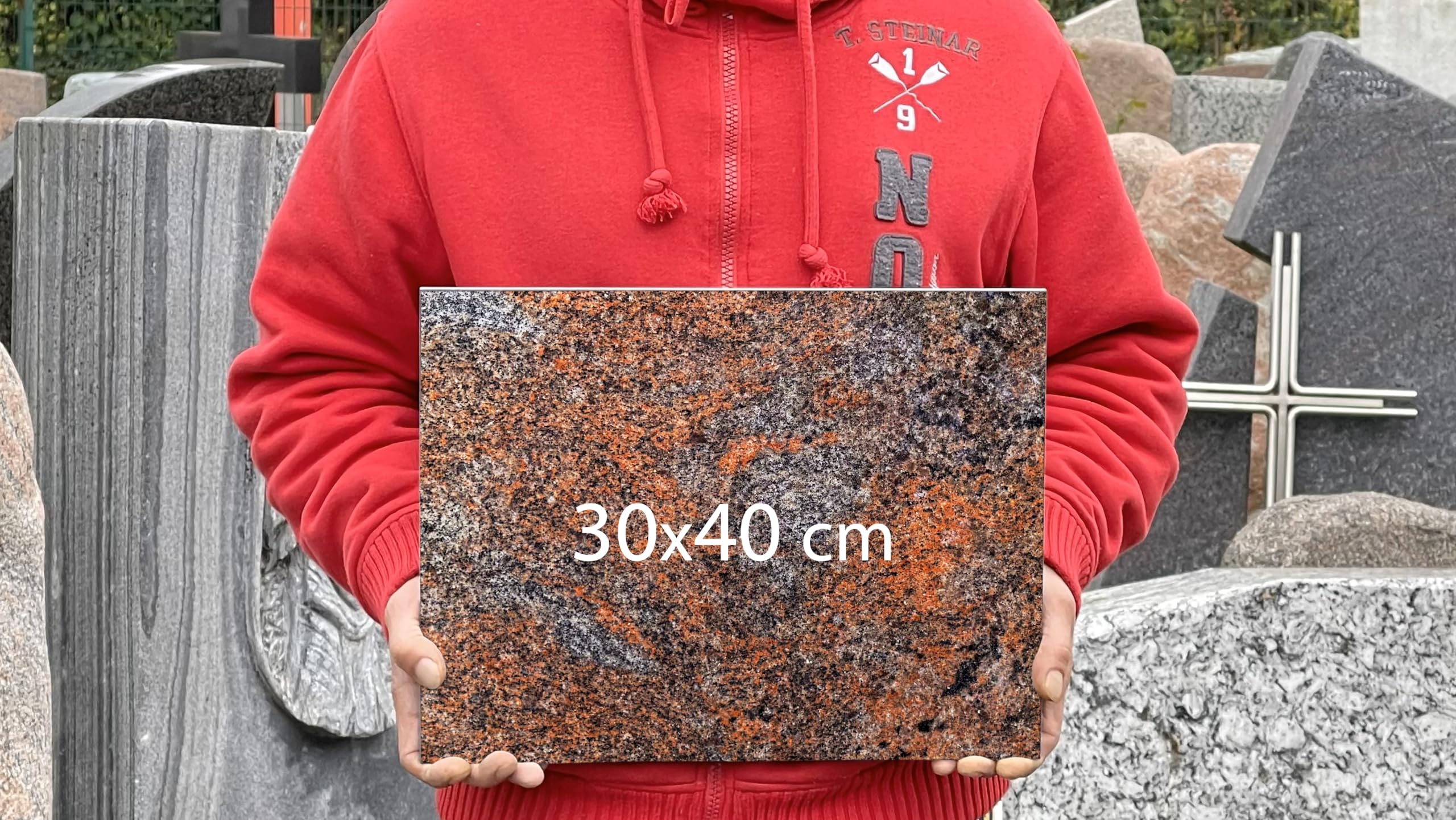 Grabplatte mit Inschrift aus Granit Multicolor Rot, personalisierbar Gedenktafel für Urnengrab, Wählmotiv, Grabstein für 1-2 Pers., Urnengrabstein (Multicolor Rot, 30x40cm mit Stützen, Kreuz)