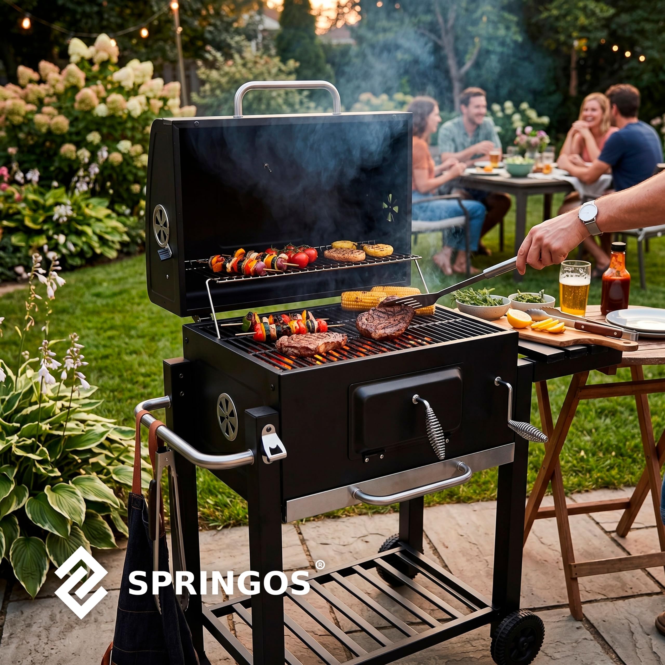 Holzkohlegrill Grillwagen BBQ Smoker mit Deckel Thermometer Höhenverstellbarer Kohlerost Fahrbarer Gartengrill mit Ablagen Flaschenöffner Rollen Camping SPRINGOS