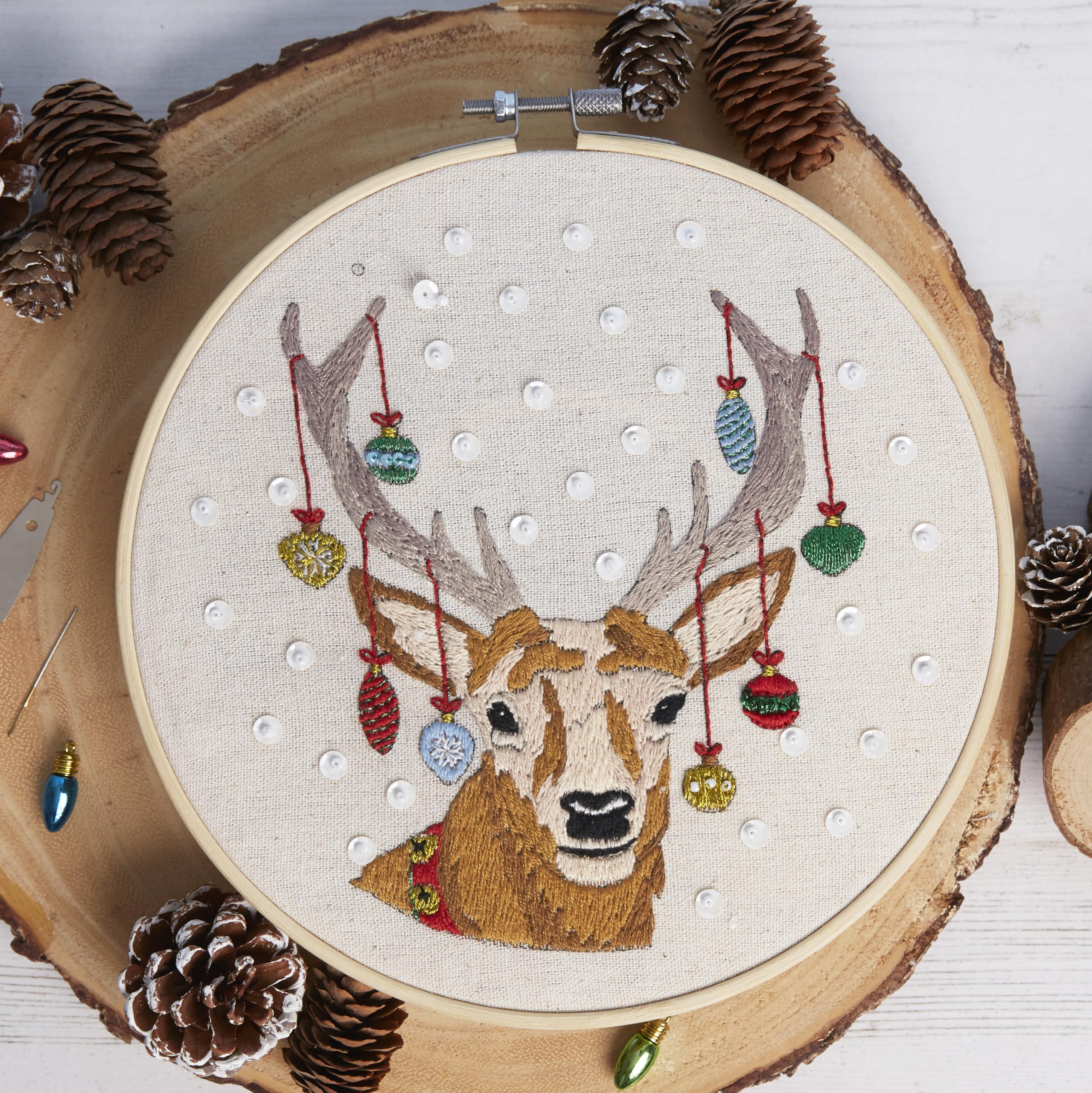 Sew & So On Kit Da Cucito Per Ricamo 'Albero Di Natale' – Fai Da Te Con Tessuto, Fili, Perline E Cerchio In Bambù – Regalo Creativo Per Adulti E Bambini - 2