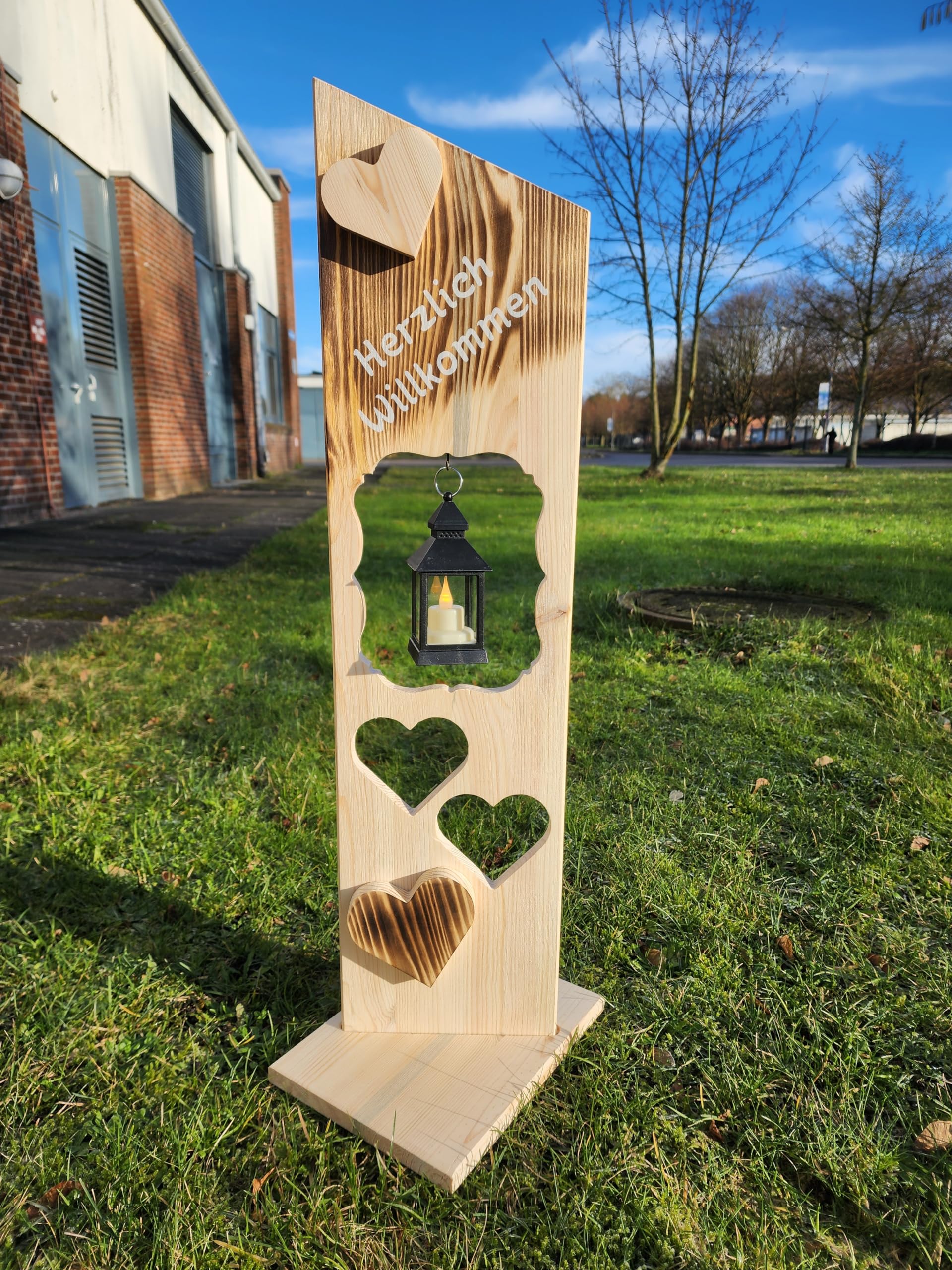Holzaufsteller, Holz Deko Schild Holzschild Eingangsschild mit Deko Laterne Herzlich willkommen geflammt