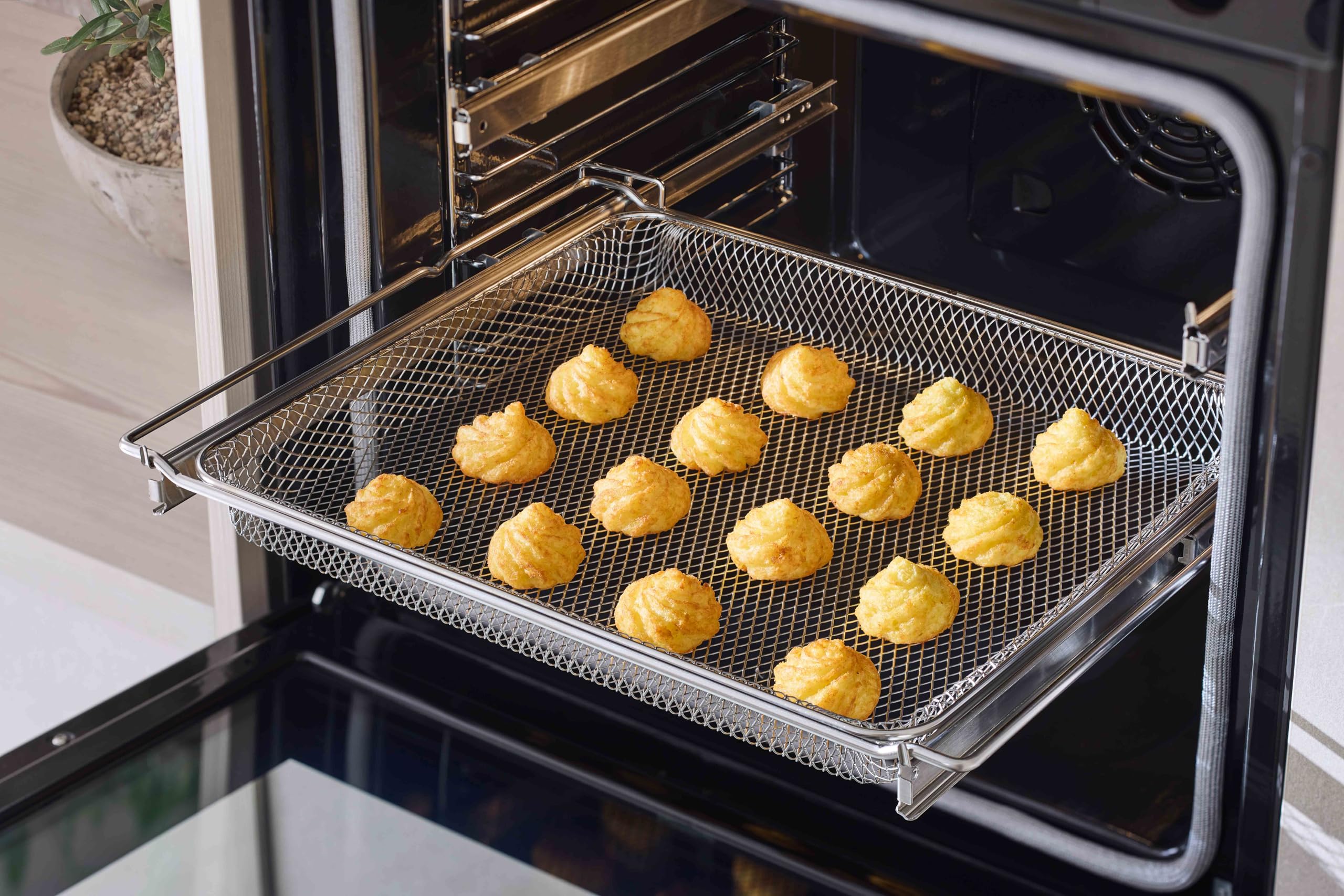Respekta Glas-Einbaubackofen autark AB900-19 in schwarz/A+ / 71 Liter Garraum / 14 Beheizungsarten/Vierfachverglaste Tür/Pyrolyse-Reinigung und Airfry Funktion/Inkl. Airfry-Grillblech