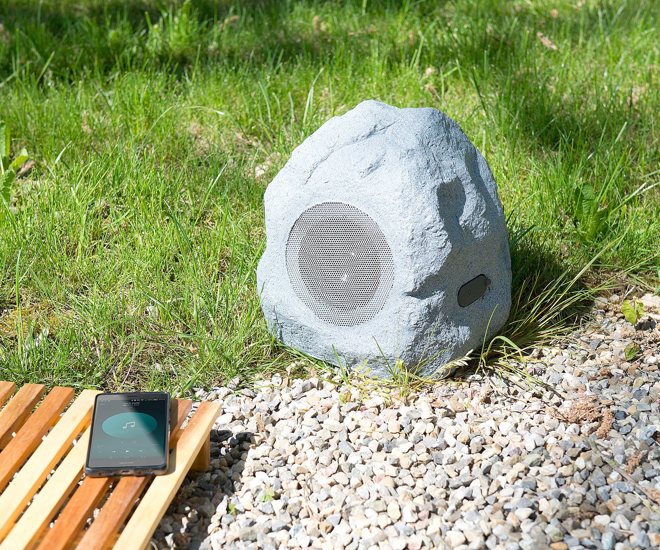 auvisio Gartenlautsprecher: Garten- und Outdoor-Lautsprecher im Stein-Design, Bluetooth, 30W, IPX4 (Gartenlautsprecher Bluetooth, Außenlautsprecher, Box)