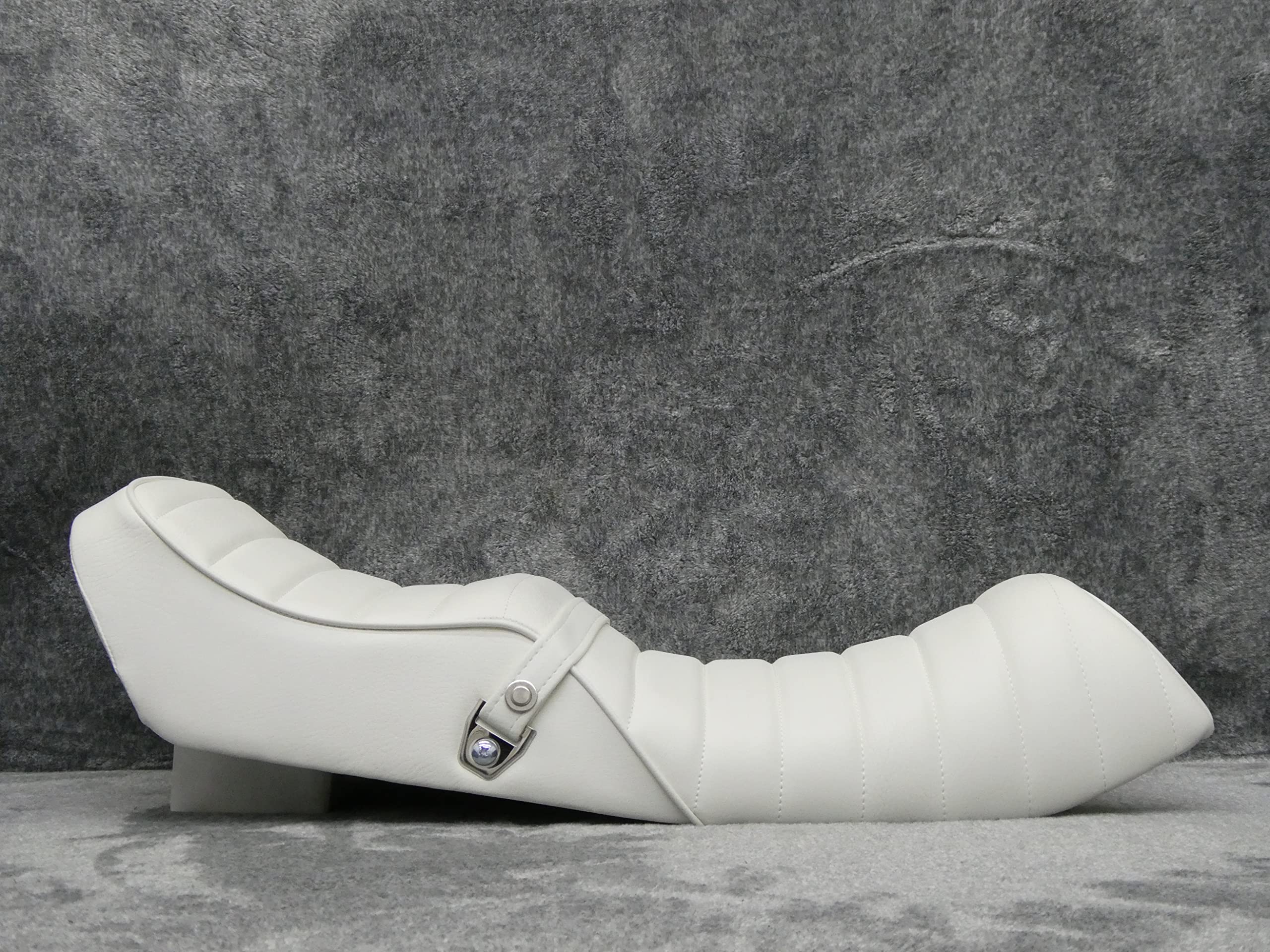 インパルス　前期　タックロール　シート　白皮/　GSX400 楽天市場】インパルス 前期 タックロール シート 白 皮 : カスタム