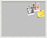 Vista 298 de PinPix Tablero de anuncios de corcho de 12 x 12 pulgadas. Este tablero decorativo enmarcado viene con diseño de círculos B W y un marco blanco