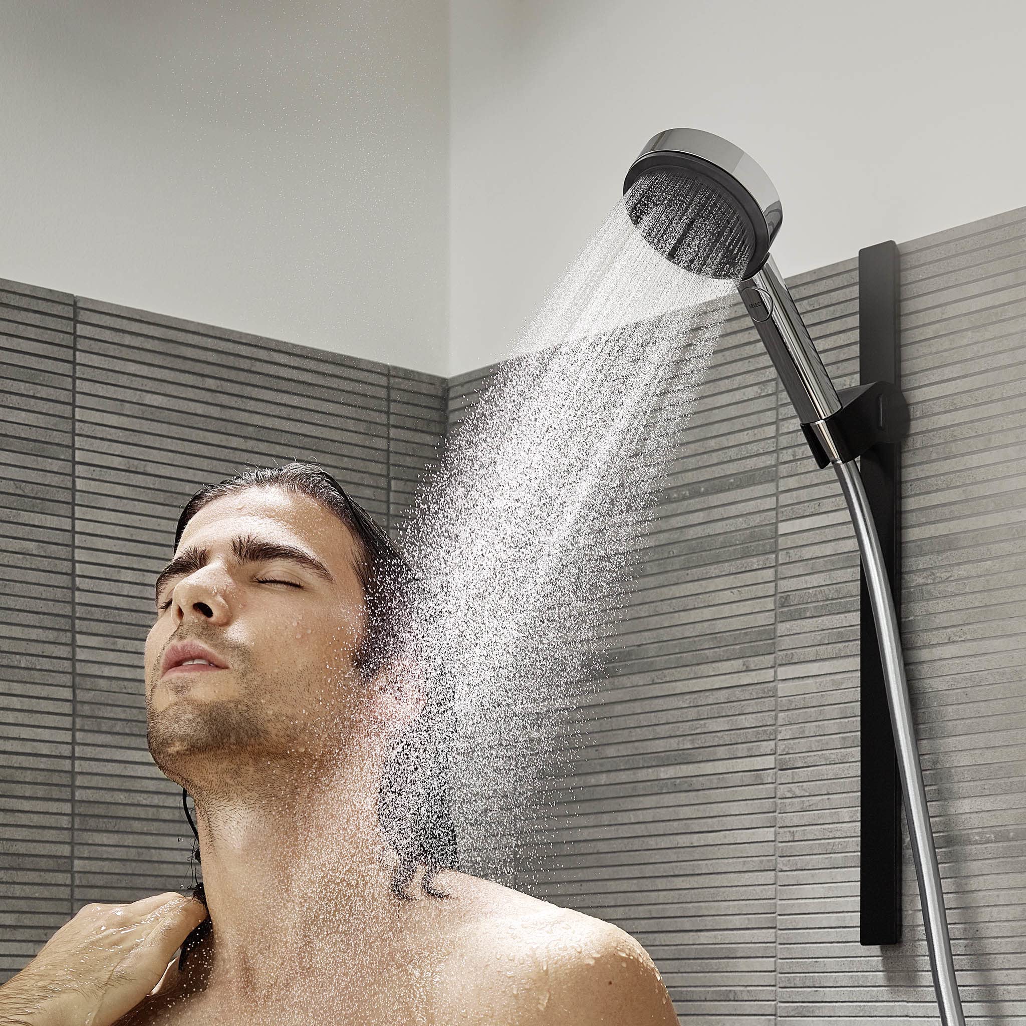 hansgrohe Duschset mit wassersparendem Duschkopf Pulsify Select S, Sparduschkopf, 3 Strahlarten + hansgrohe Brauseschlauch Isiflex, Duschschlauch 1,60m, Chrom, Kunststoff