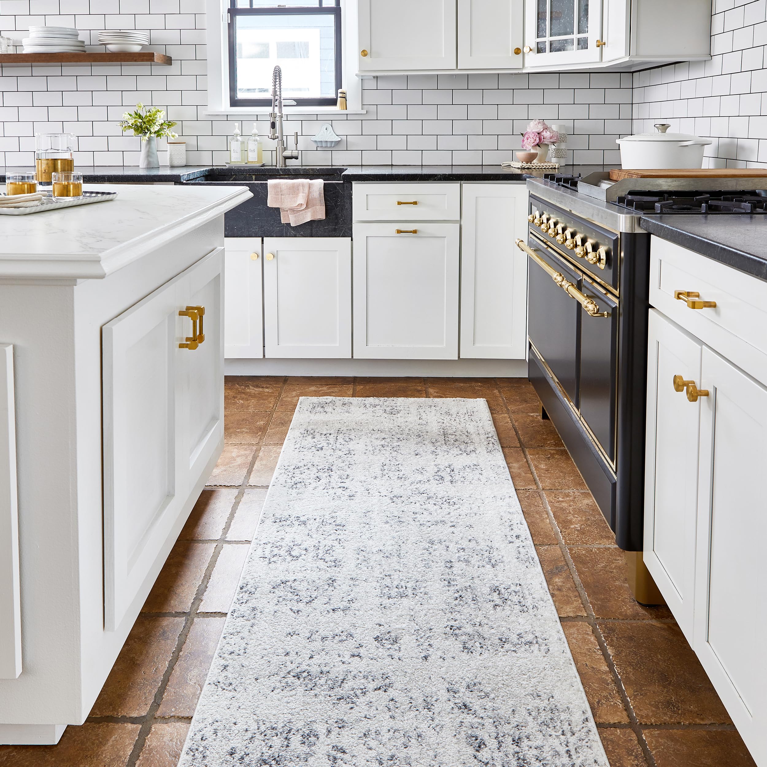 nuLOOM Arlena Vintage Runner Rug, 2' 6" x 10', Grey