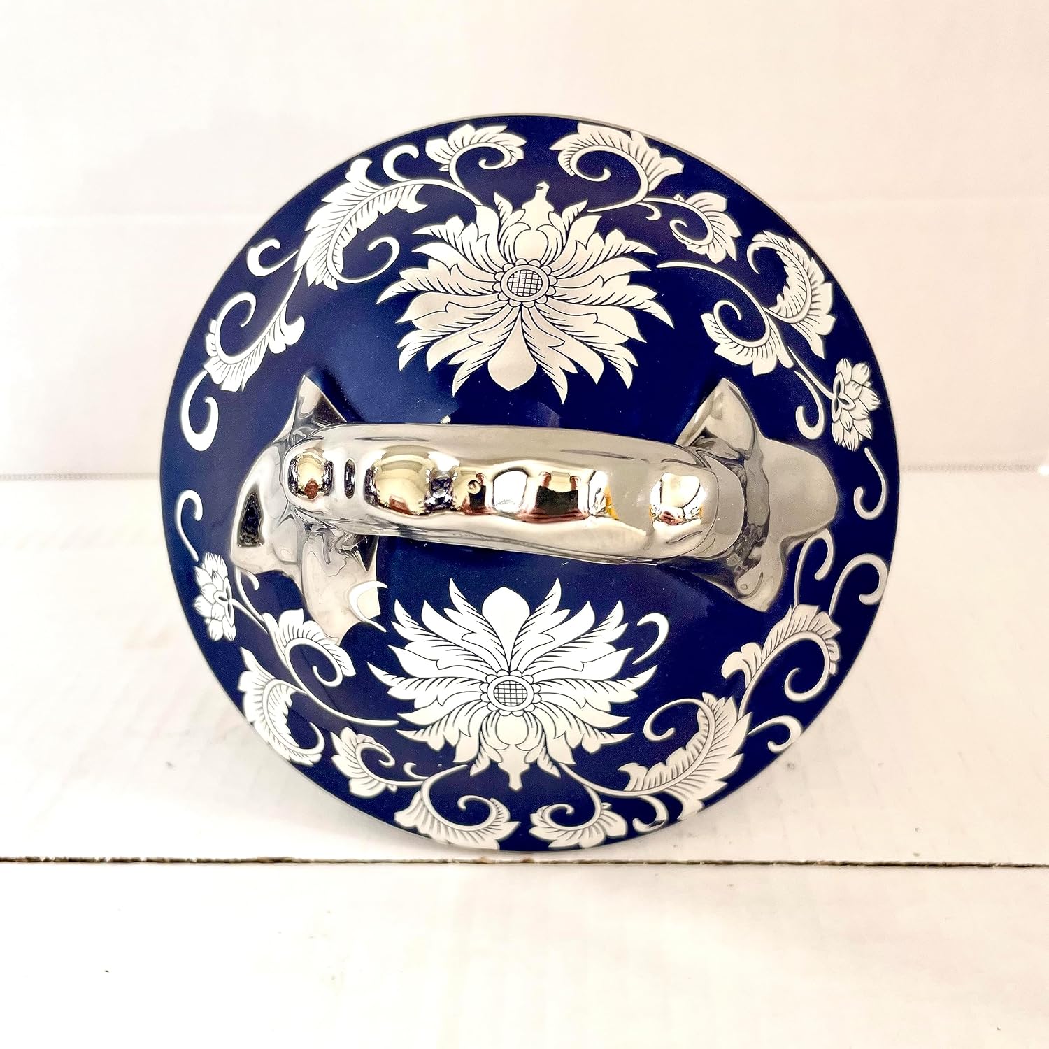 Sopera para Yemaya azul con acentos plateados/Yemaya Tureen with silver accents.