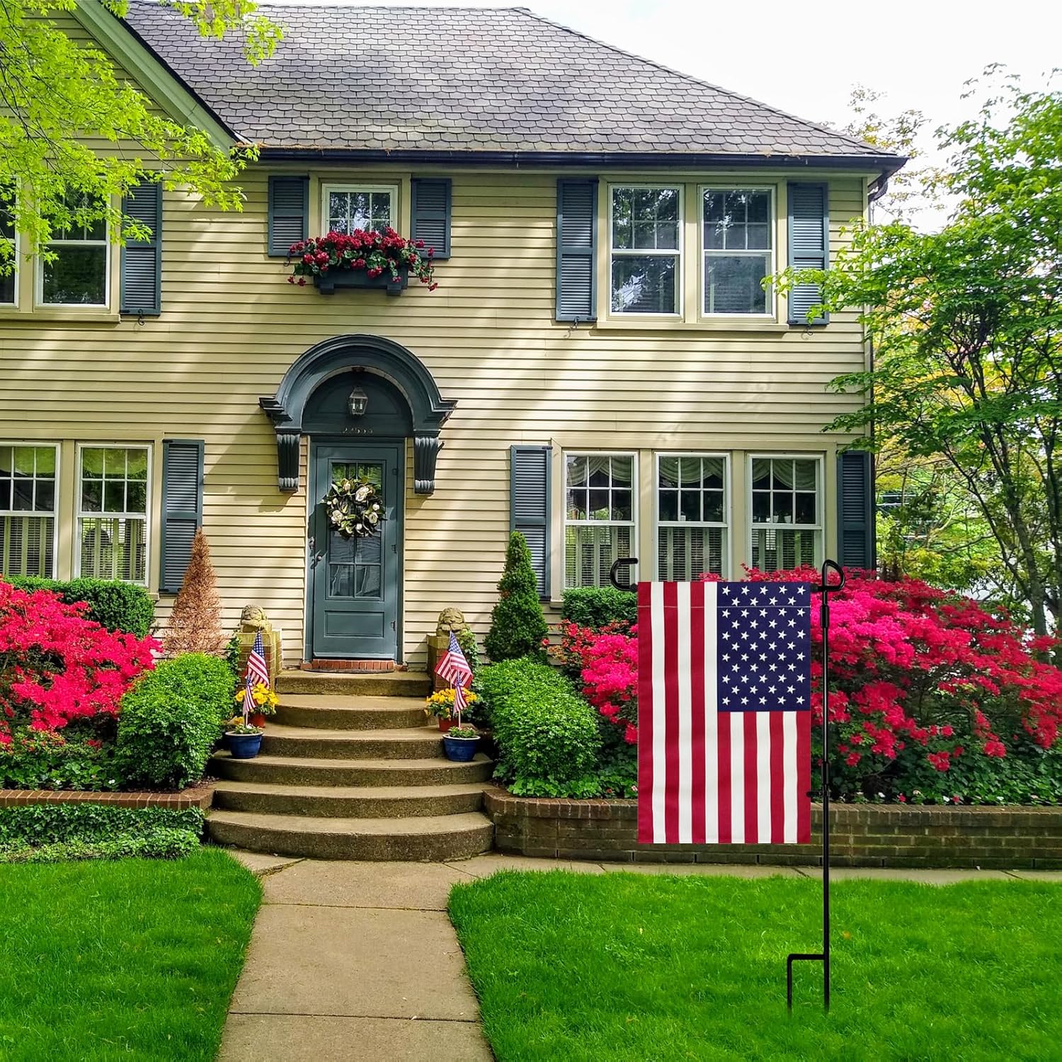 TOPFLAGS Garden Flag Stand with American Flag Garden Flag Metal Yard Flag Holder Pole Stake Small Flag Stands for Garden Flags 12 x 18 with Clips and Stopper 2 Pack