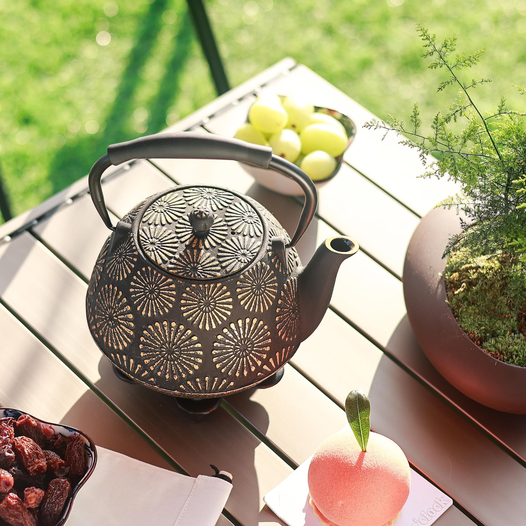 Théière en fonte avec infuseur pour plaque de cuisson, théière japonaise Sakura pour thé et café, revêtement intérieur émaillé, poignée en silicone, 1200 ml, noire