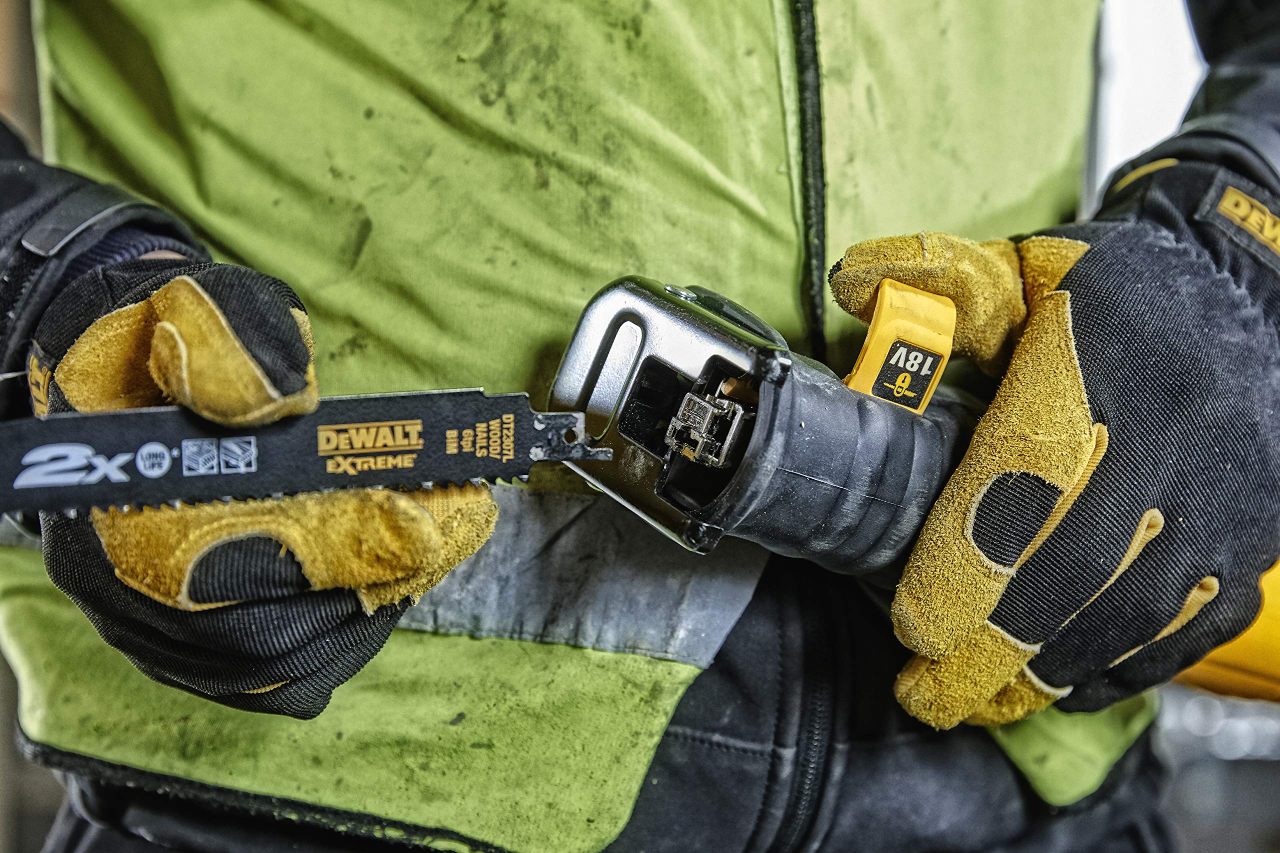 DEWALT DCS380N-XJ Sega a Sciabola, Multicolore (Nero/Giallo), 46,8 x 15 x 9,8