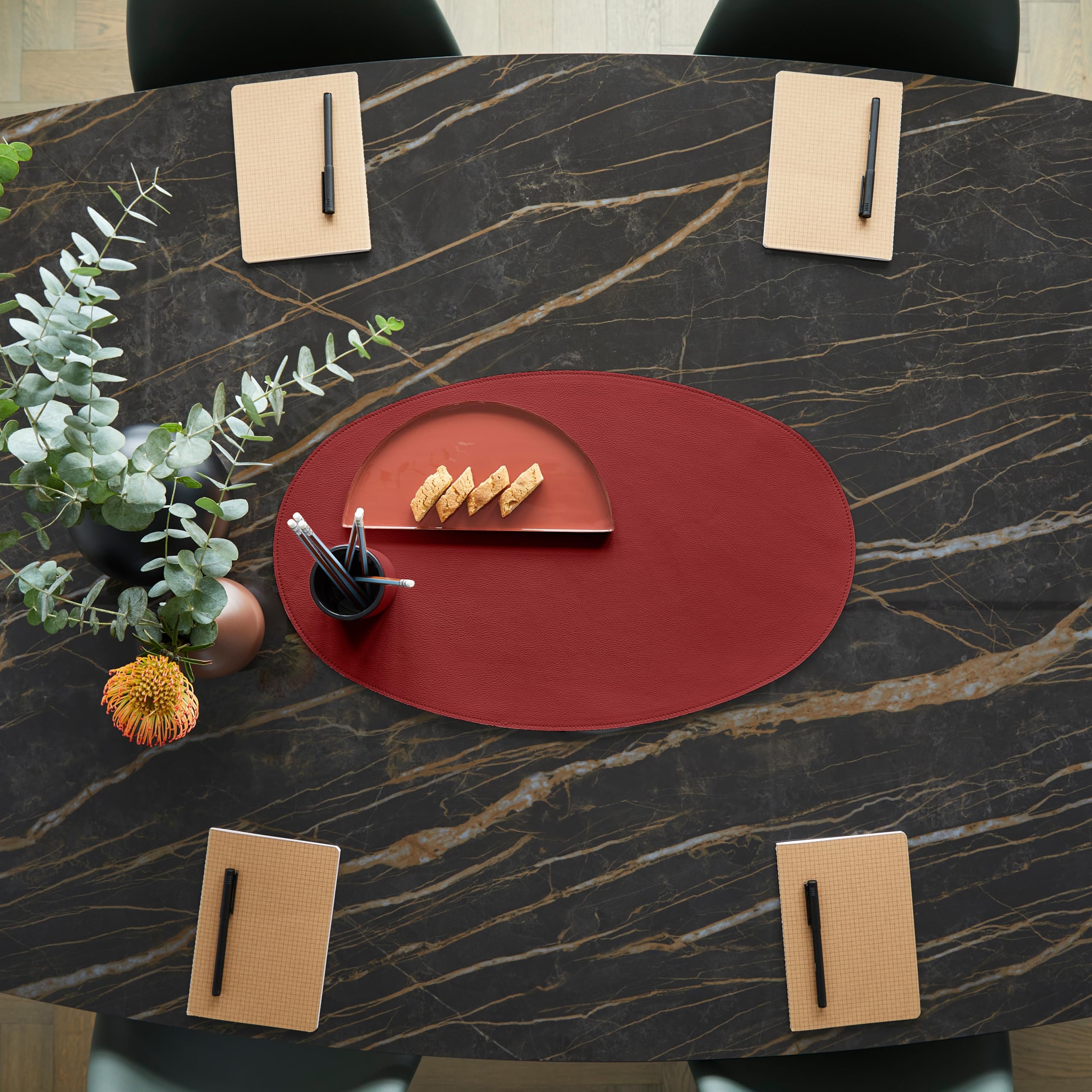 Eglooh - Afrodite - Sottomano Scrivania Ovale in Vera Pelle Rosso Vivo cm 50x31 - Centrotavola con Cuciture Artigianali e Fondo Antiscivolo - Made in Italy