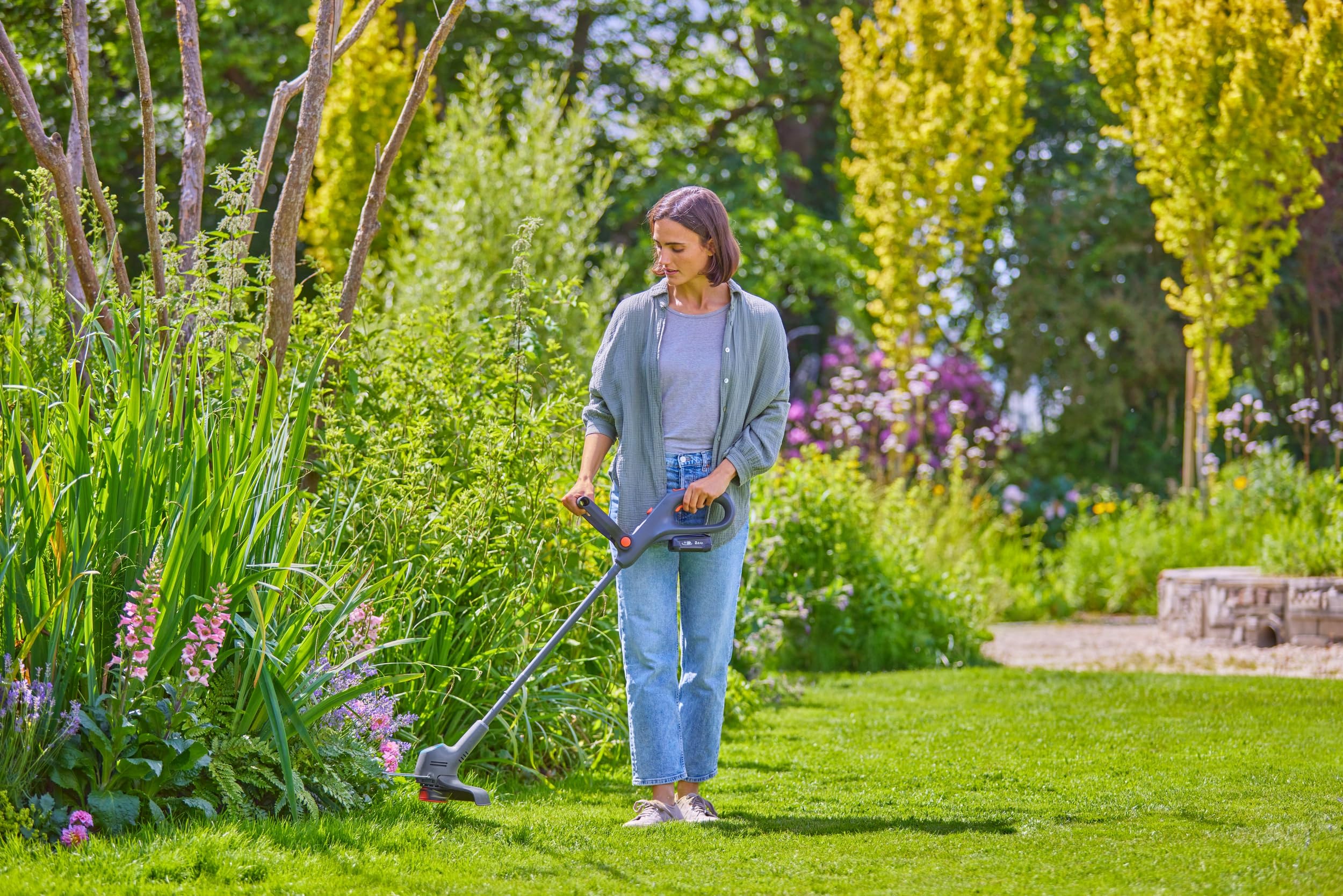 Image secondaire de Coupe-Bordures Sans Fil GARDENA EasyTrim 25 - 18 V, Léger et Maniable