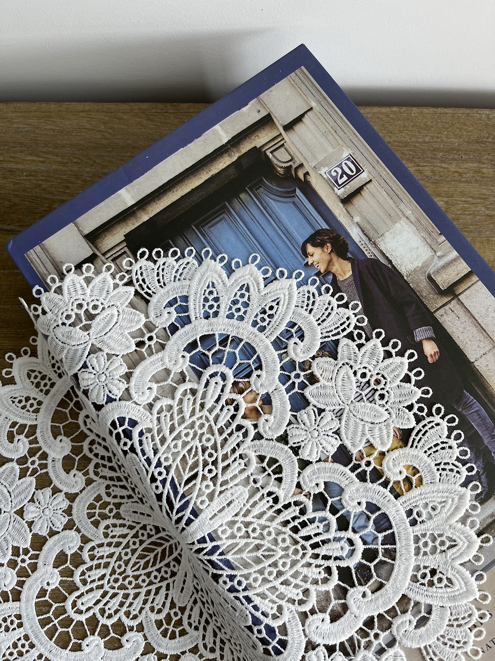 Amazon｜ラウンドレースプレースマット ダイニングテーブル用 2枚