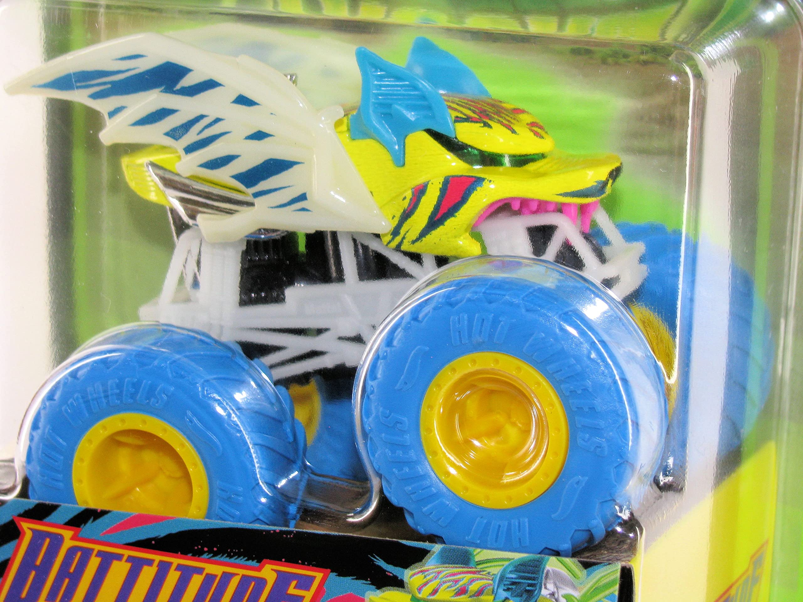 Hot Wheels 2023 Monster Trucks 1:64 Scale Diecast Glow in The Dark Battitude - Image 3