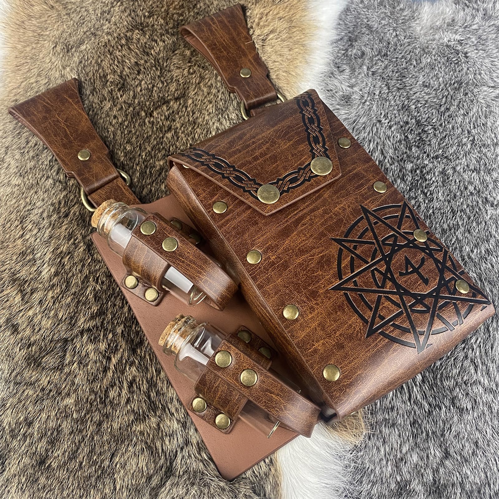 EpicCos Set di 3 Pezzi Cintura Alchemista Medievale con Borsello, Borse Multiple per Pozioni, Cintura Vichinga con Borchiette e Borsa Laterale per Cosplay (Marrone D)