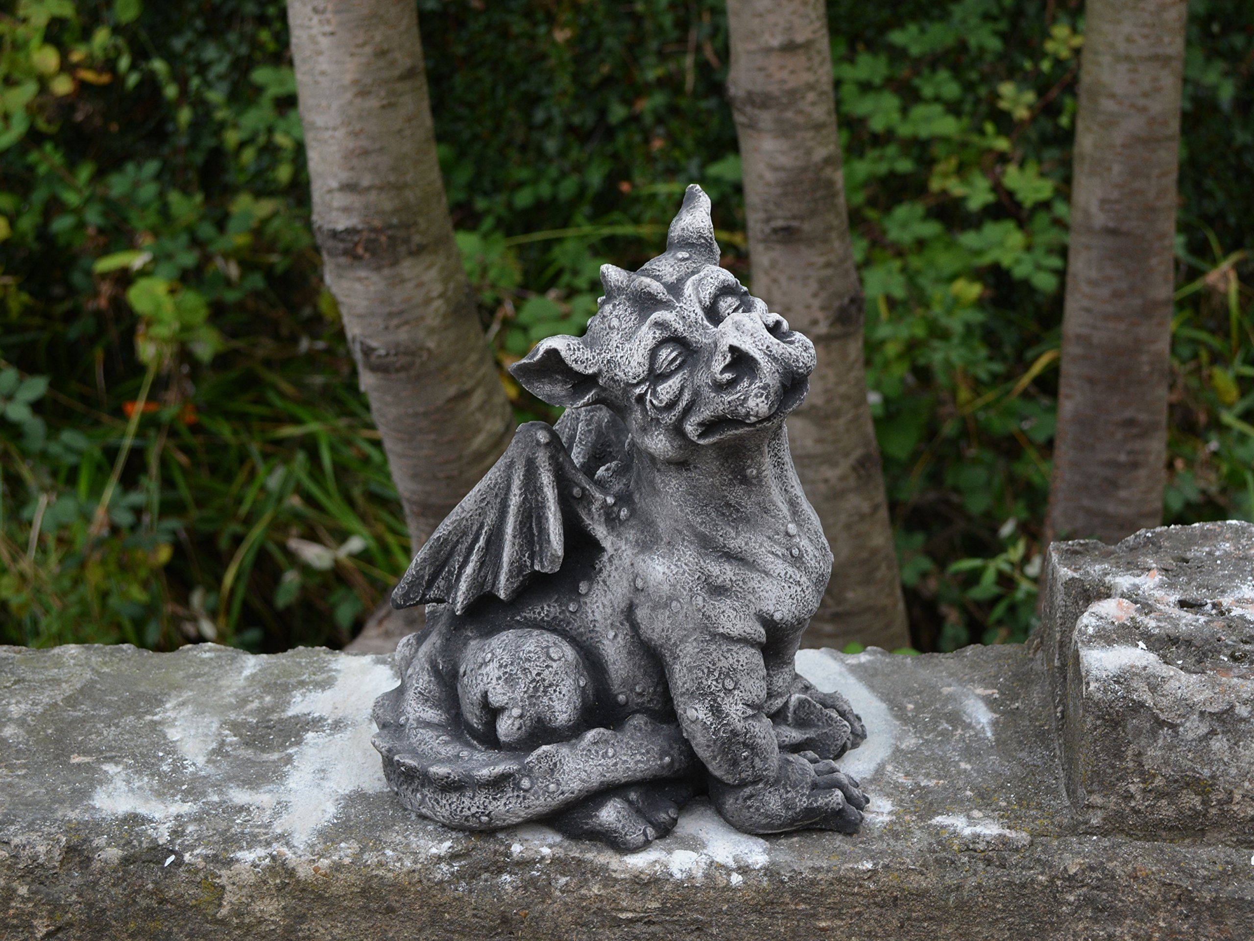 gartendekoparadies.de Lustiger Drache, Steinfigur aus Steinguss, Grau, Frostsicher, H. 30 cm, 9 kg für Außenbereich