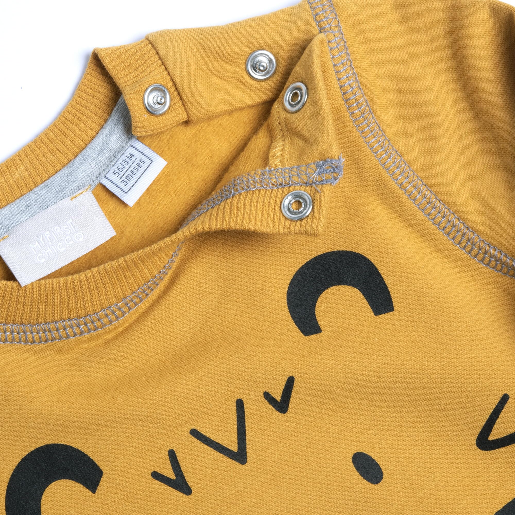 Chicco, Completino Neonato con Felpa e Pantaloni, in Caldo e Morbido Tessuto, Comodo e Pratico, Abbigliamento Neonato 0-24 Mesi, Idea Regalo Neonato, Designed in Italy