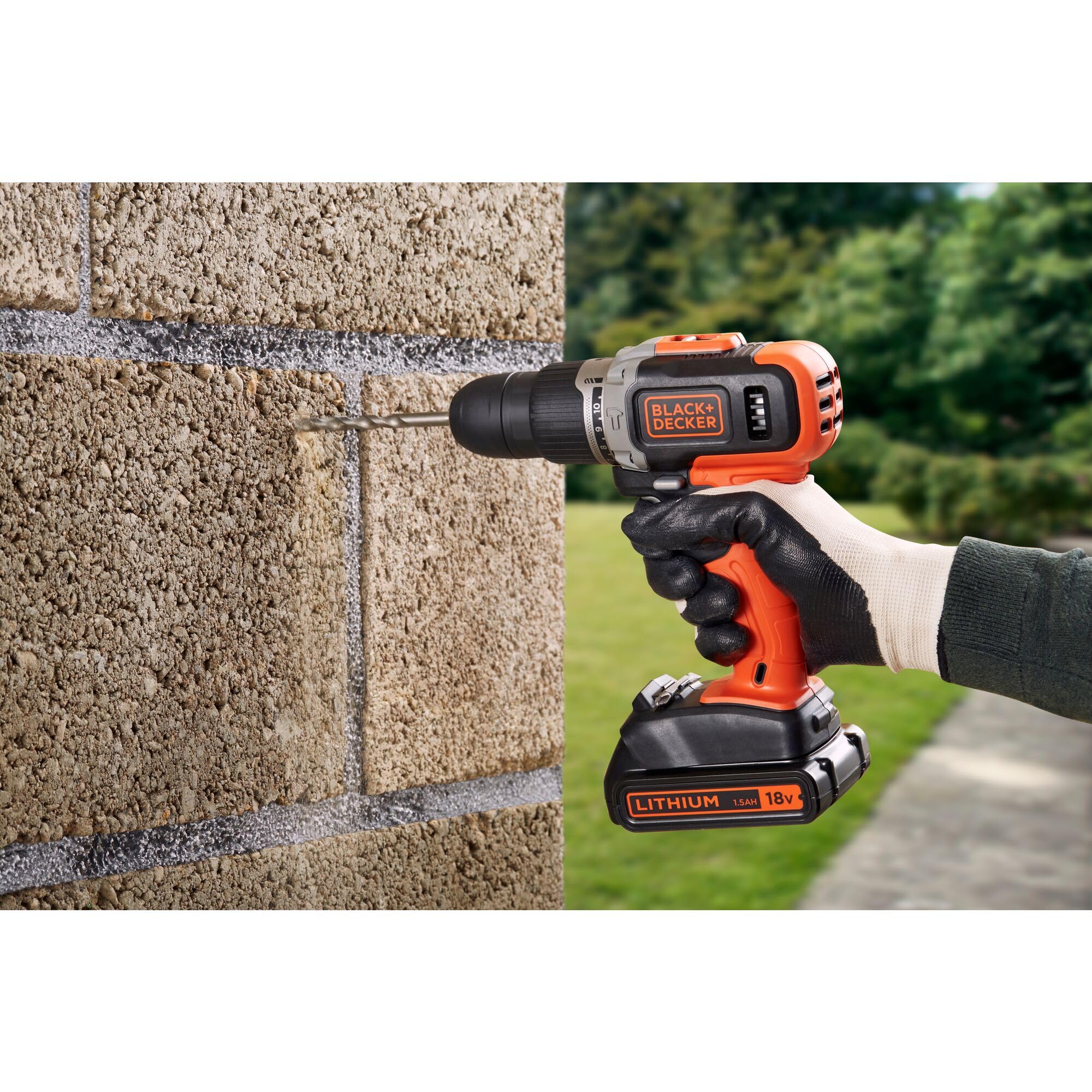 BLACK+DECKER Marteau perforateur sans fil 18V à 2 vitesses avec 2 batteries 1.5Ah et chargeur 400mA, couple 45Nm, lampe de travail LED, BCD003C2K-QW
