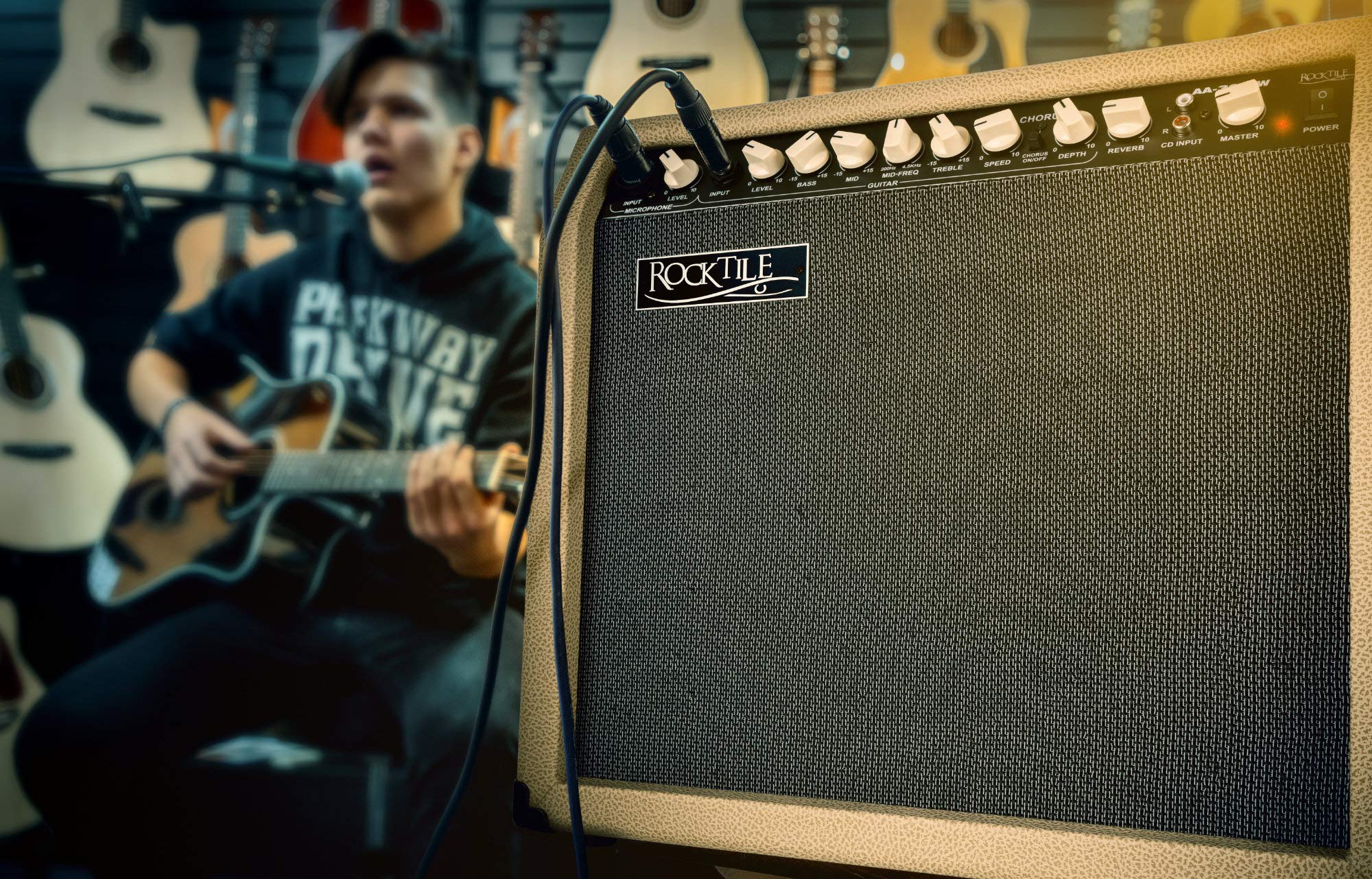 Rocktile AA-30 CW Eric Akustikverstärker - 30 Watt - 2 Kanäle (Mikrofon und Gitarre) - 10" Speaker + 2,5" Hochtöner - AUX-Eingang und Line Out - Chorus- und Hall-Effekt - Creme