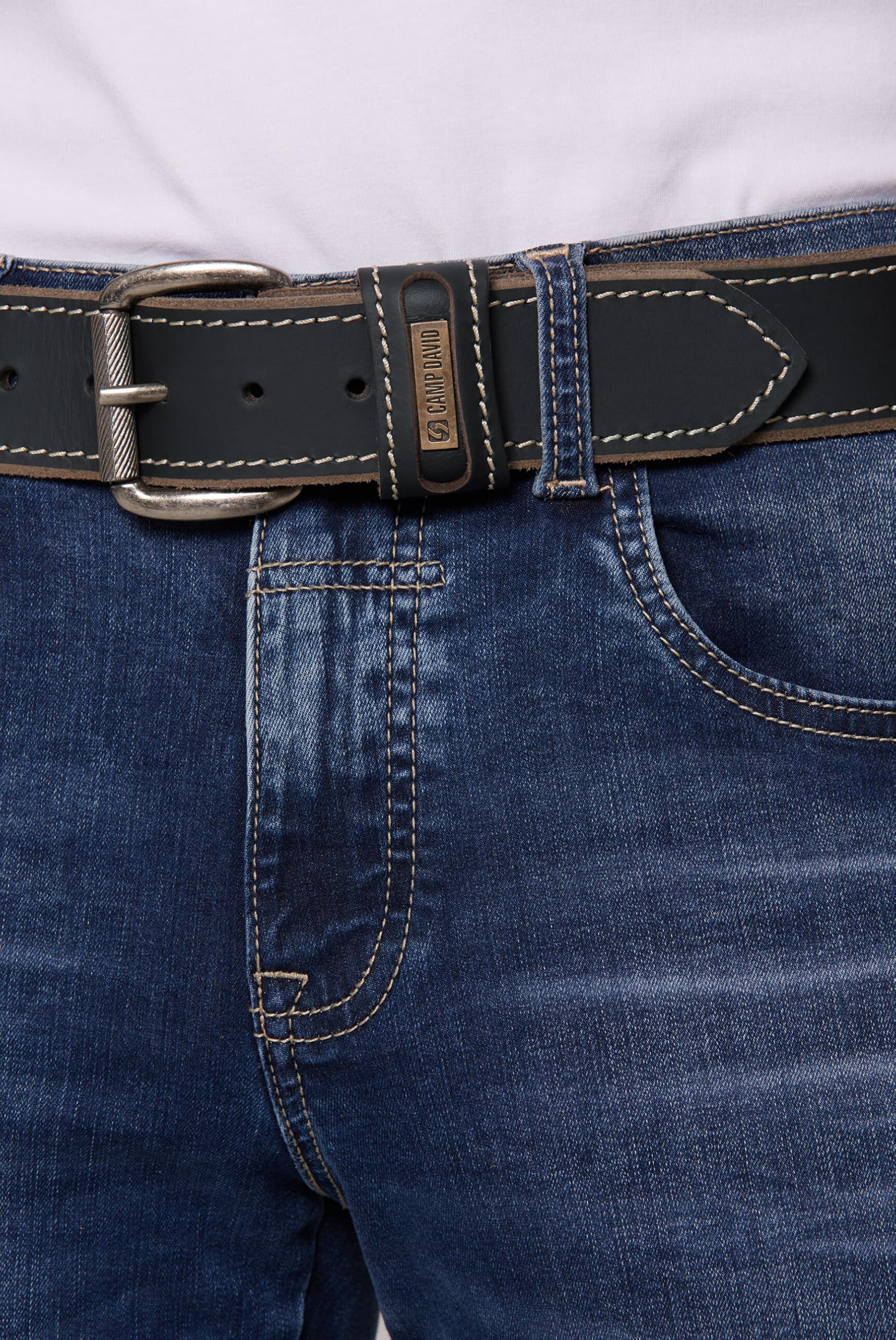 Camp David Herren Ledergürtel aus Büffelleder mit Kontrastnaht, Logo-Plakette, 4,5 cm Breiter Jeansgürtel