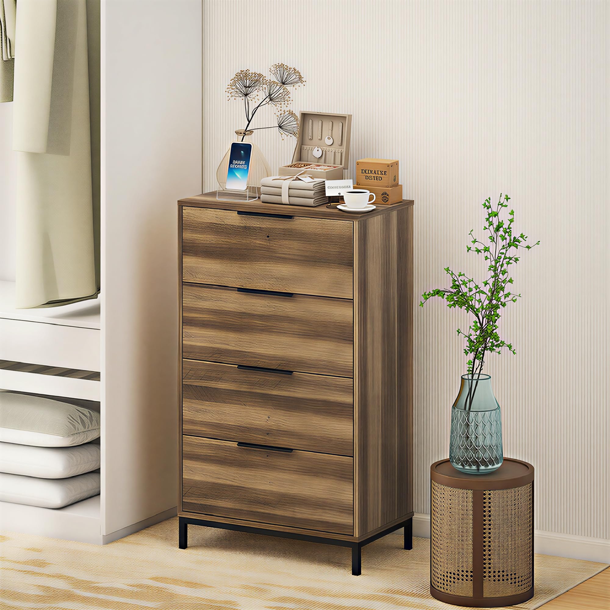HOMCOM Cómoda de 4 Cajones Alta con Tiradores Metálicos Cómoda para Dormitorio Cajonera Estrecha para Pasillo y Salón 62x35x105 cm Natural
