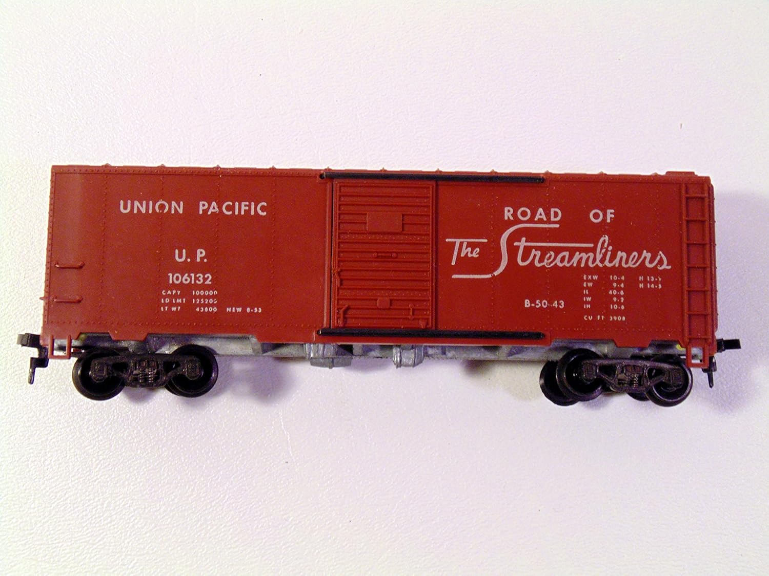 HO scale "Union Pacific" Freight Car Toys & Games