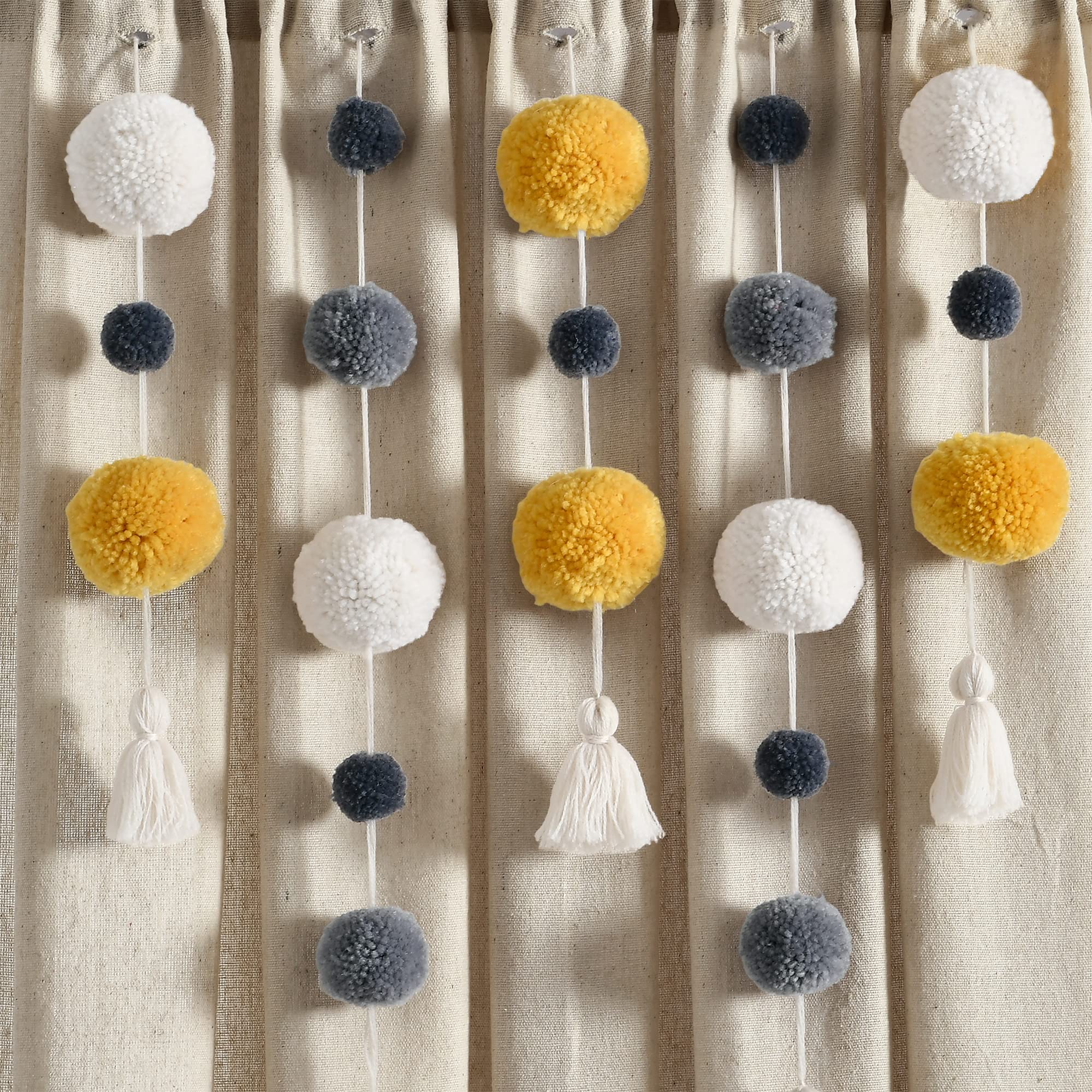 Lush Decor Tenda per finestra in lino con pompon bohémien (pannello singolo), 213,4 cm di lunghezza x 132,1 cm di larghezza, giallo e grigio