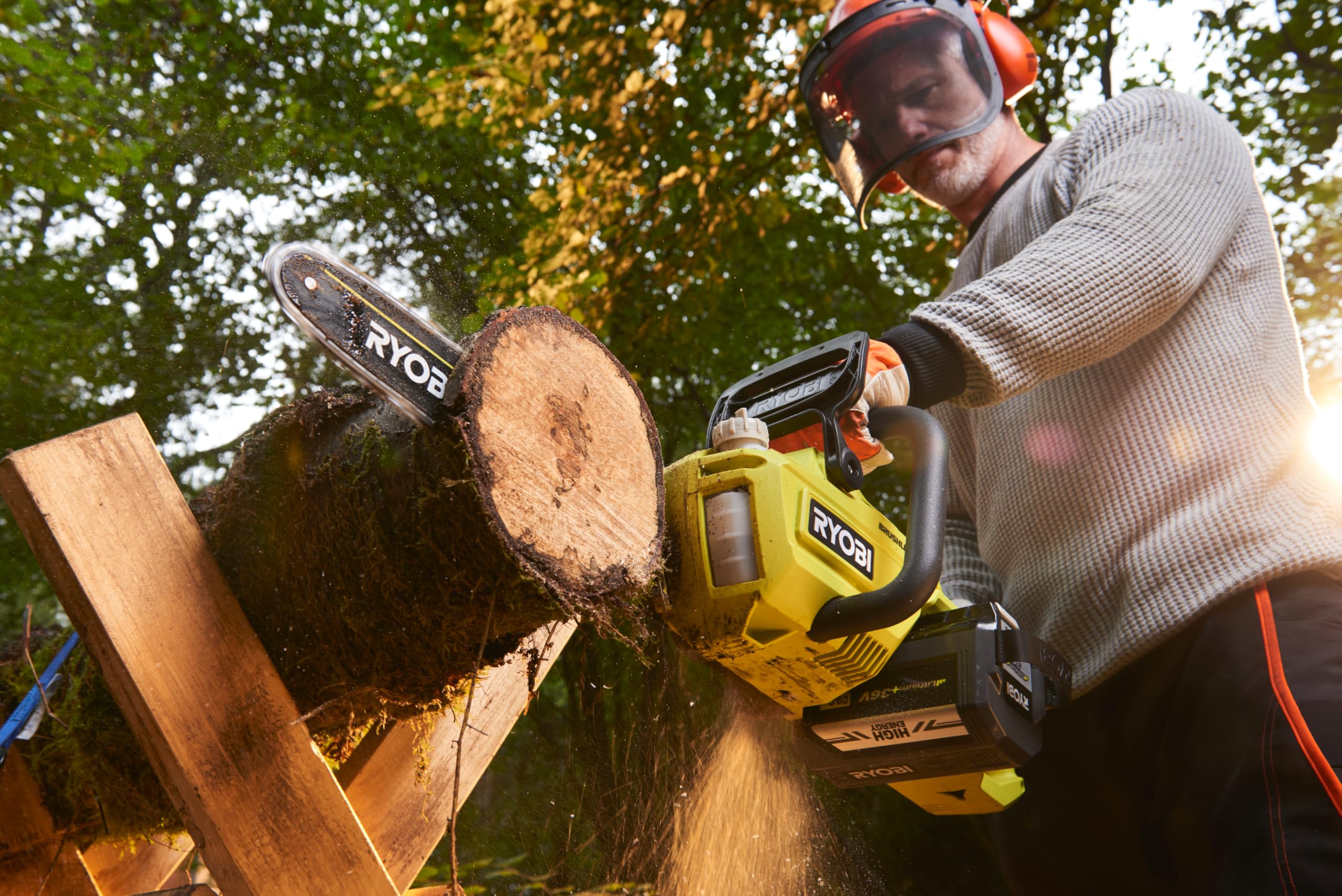RYOBI Tronçonneuse Brushless 36V MAX POWER RY36CSX35A-0 – Abattage, Débitage de Bûches, Élagage et Coupe de Bois de Chauffage, Guide 35 cm, Chaîne Haute Vitesse, Sans Batterie ni Chargeur