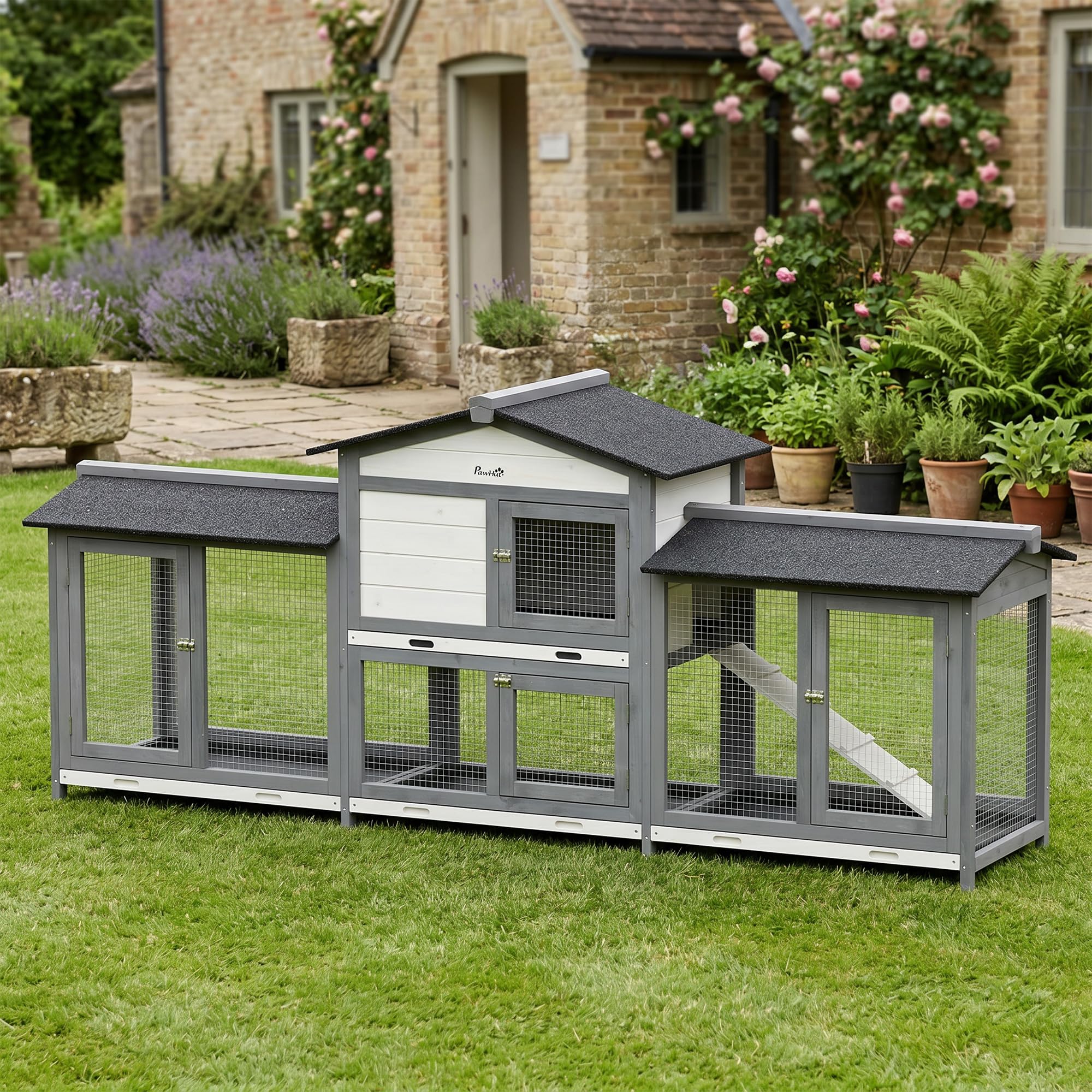 PawHut Conigliera Grande a 2 Piani in Legno, Gabbia per Conigli e Porcellini d'India con 2 Recinti Laterali, Tetto Impermeabile, Vassoio Estraibile e Rampa, 230 x 53 x 93,5 cm, Grigio Chiaro
