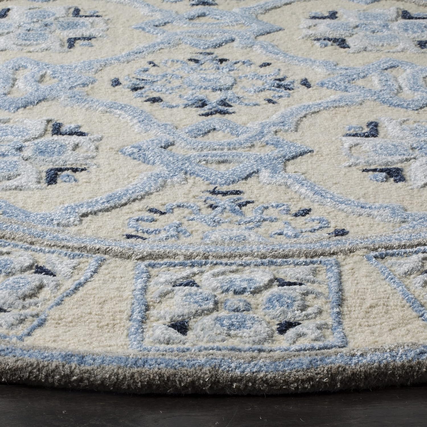 SAFAVIEH Bella Collection Area Rug - 7' Round, Ivory & Blue, Handmade Wool & Viscose, Ideal for High Traffic Areas in Living Room, Bedroom (BEL155A)