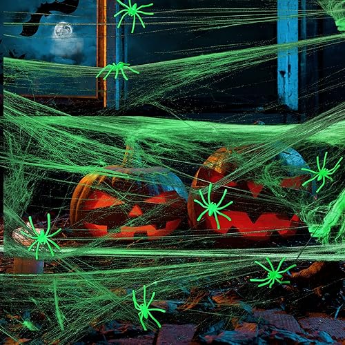 Miniatura 5 de Telaraña que brilla en la oscuridad de 8.47 oz y 150 piezas de telaraña falsa que brilla para Halloween, telarañas elásticas para decoración de